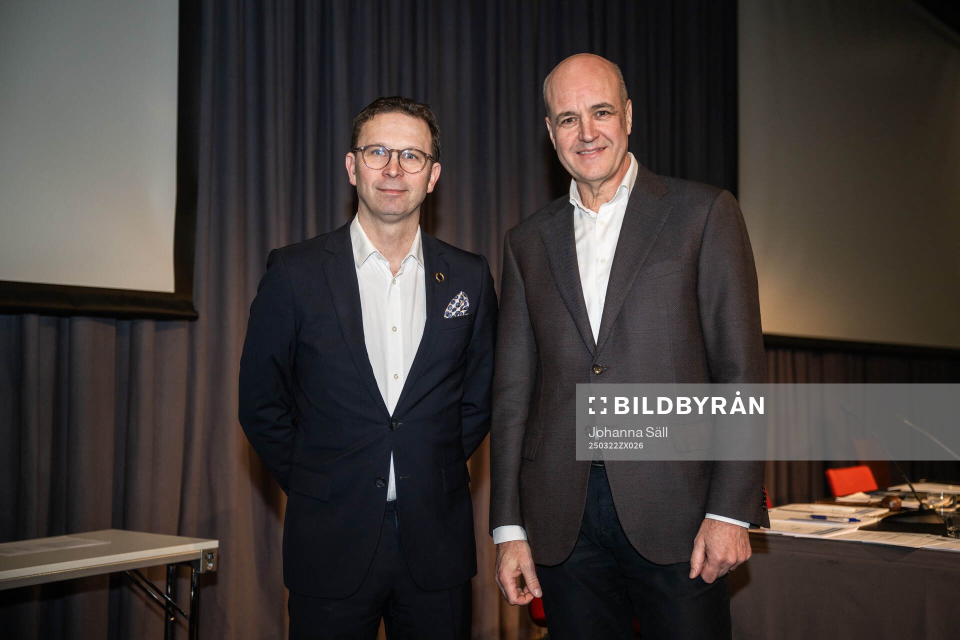 Daniel Ljungberg poserar för ett porträtt tillsammans med Fredrik Reinfeldt under Svenska Fotbollförbundets årsmöte den 22 mars 2025 i Stockholm.