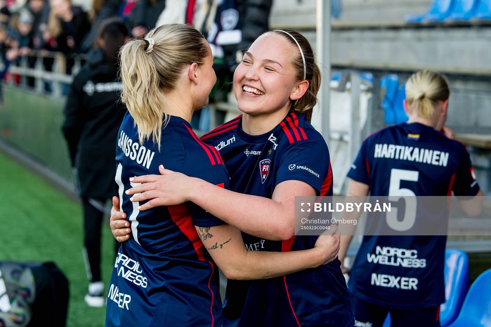 Rosengårds Emma Jansson och Oona Sevenius jublar
