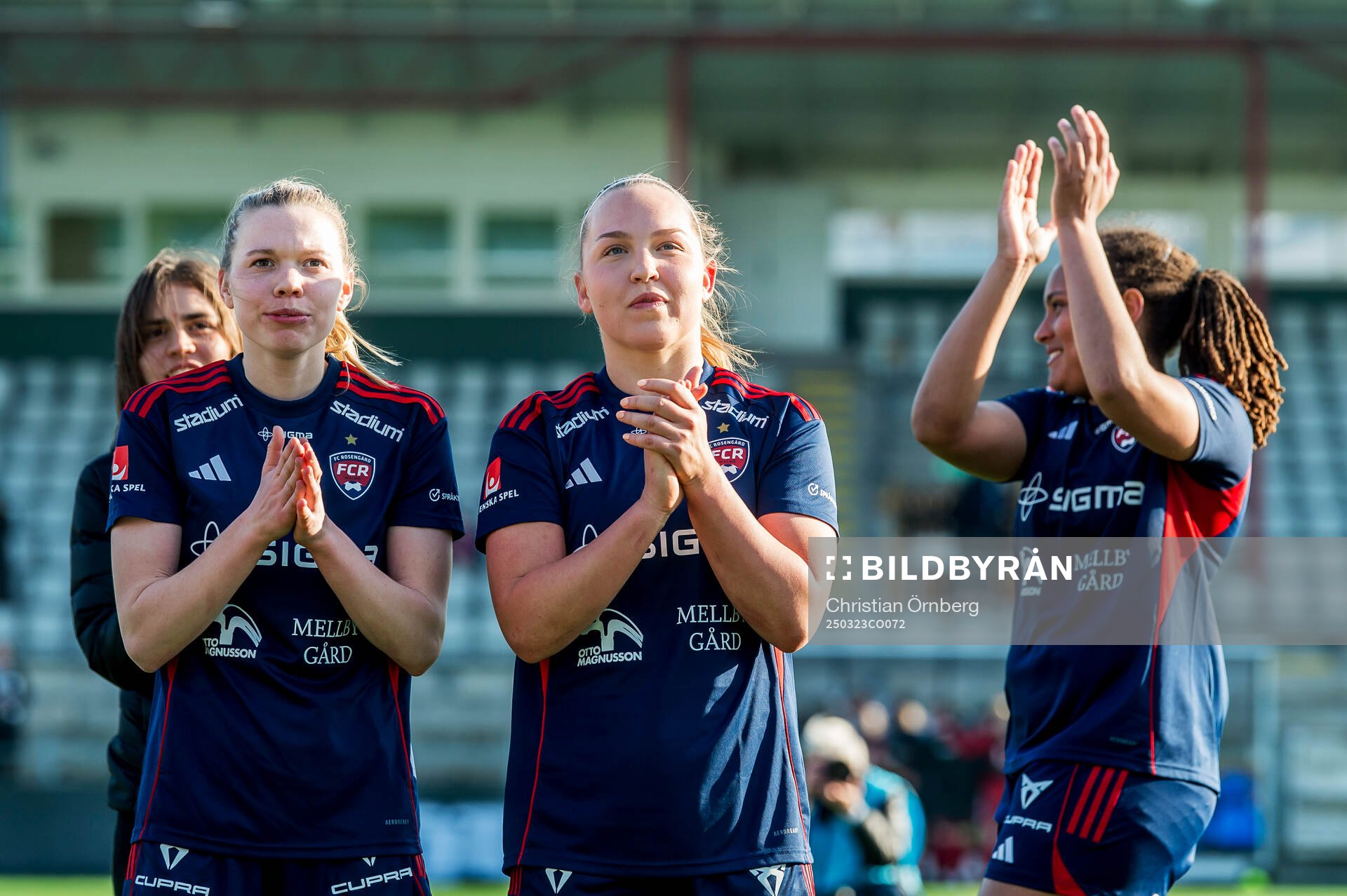 Rosengårds Bea Sprung och Oona Sevenius jublar