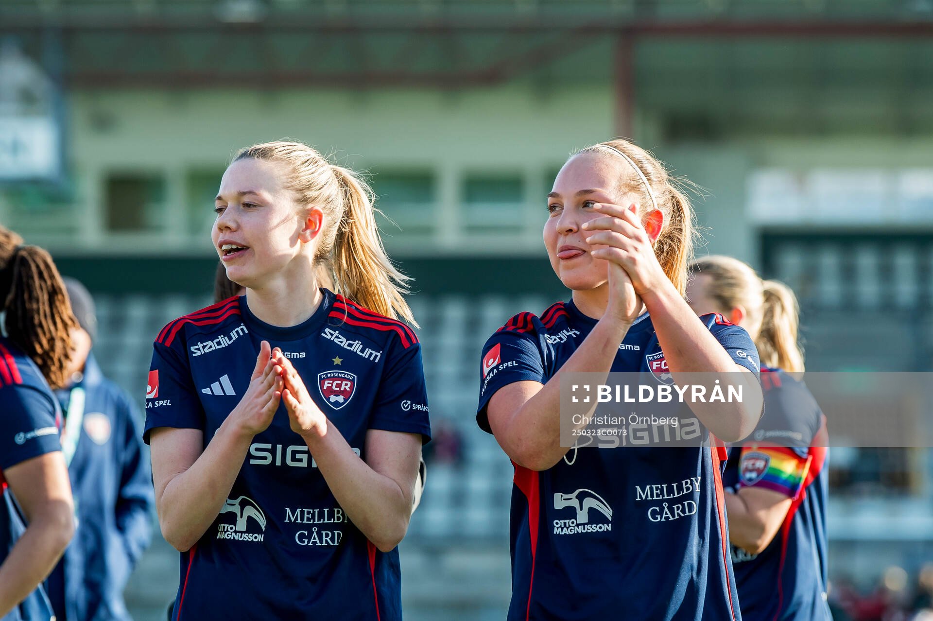 Rosengårds Bea Sprung och Oona Sevenius jublar