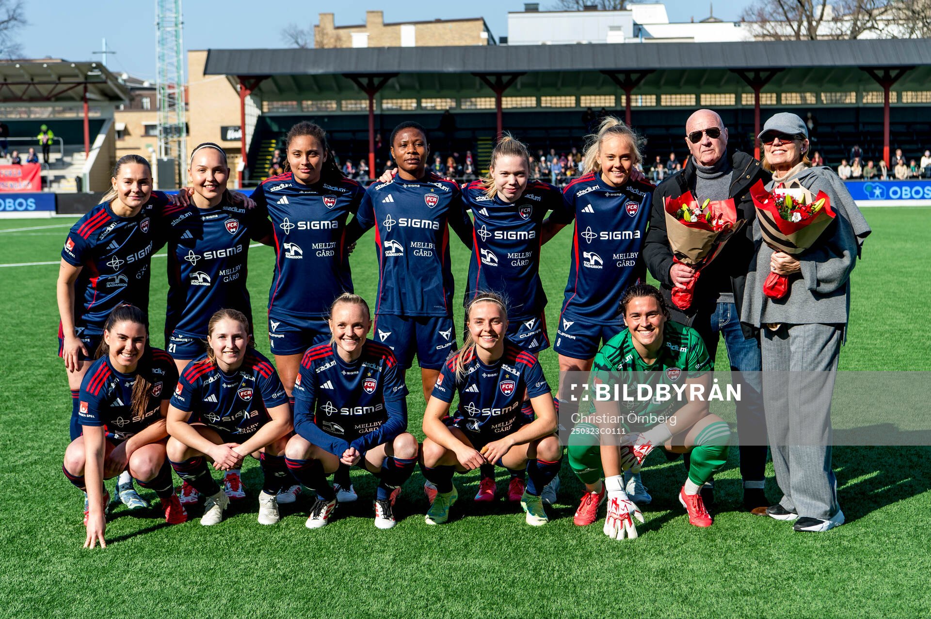 Rosengårds spelare ställer upp på en lagbild