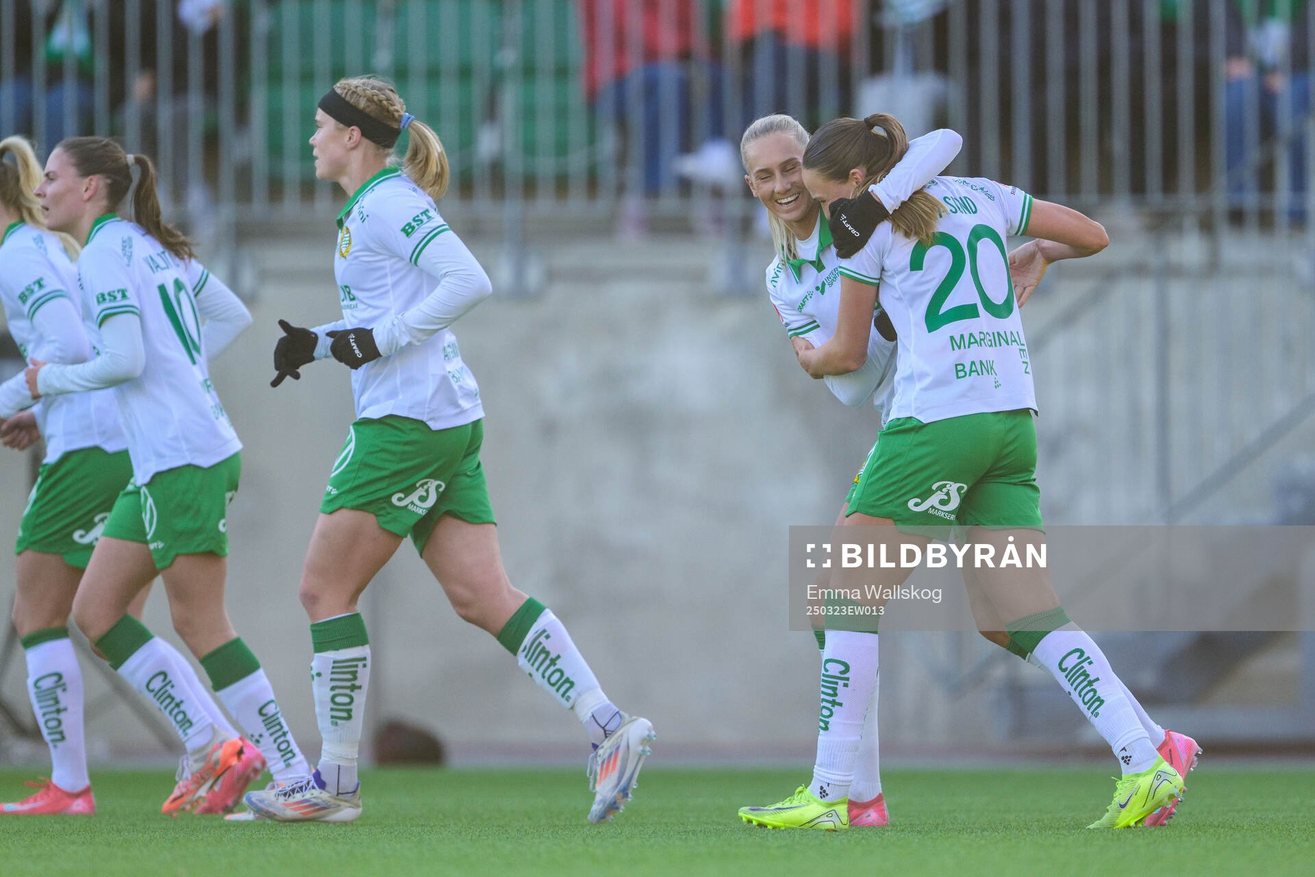Hammarbys Ellen Wangerheim och Vilde Hasund jublar