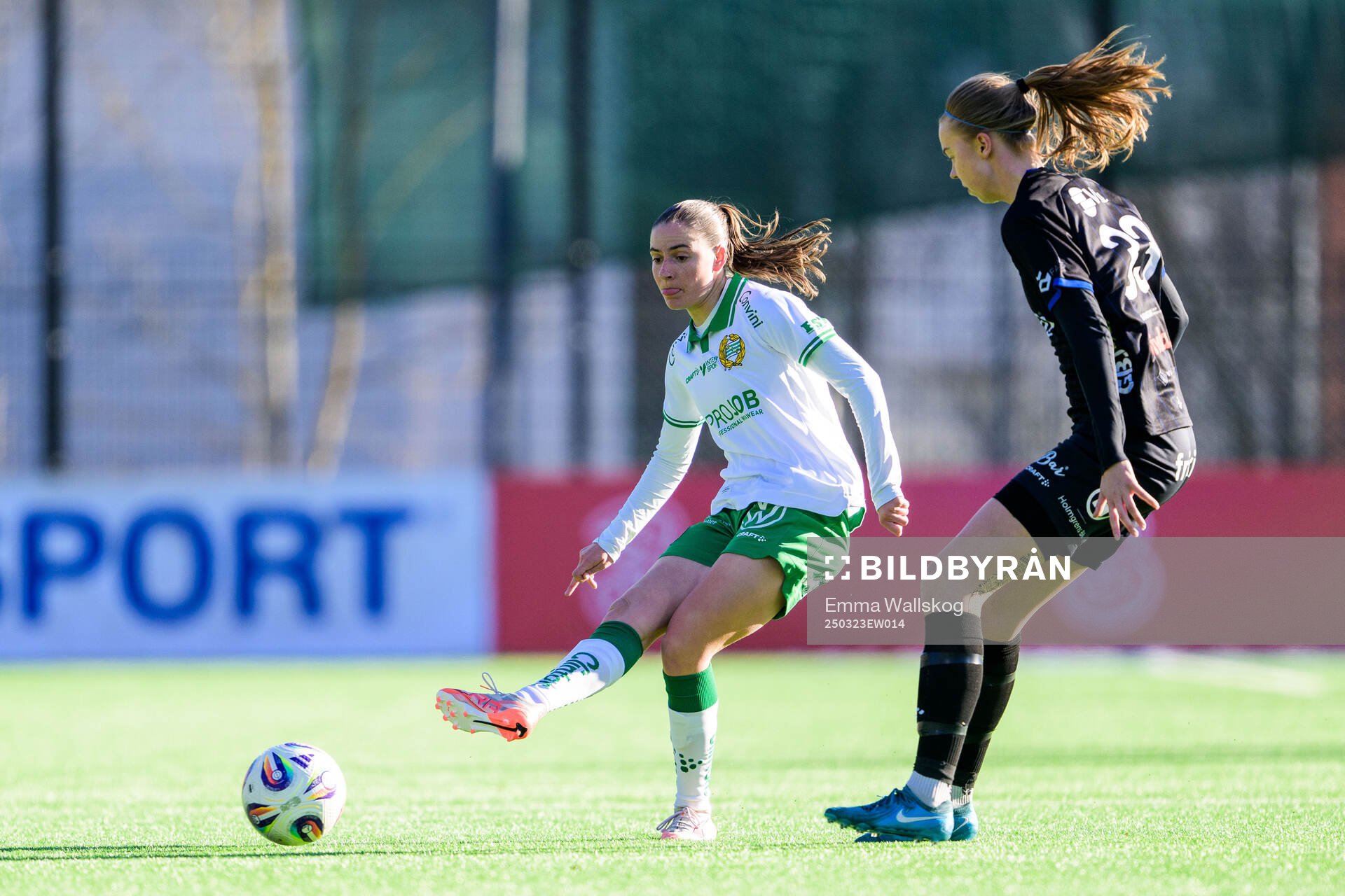 Hammarbys Smilla Vallotto och Växjö DFFs Elin Nilsson