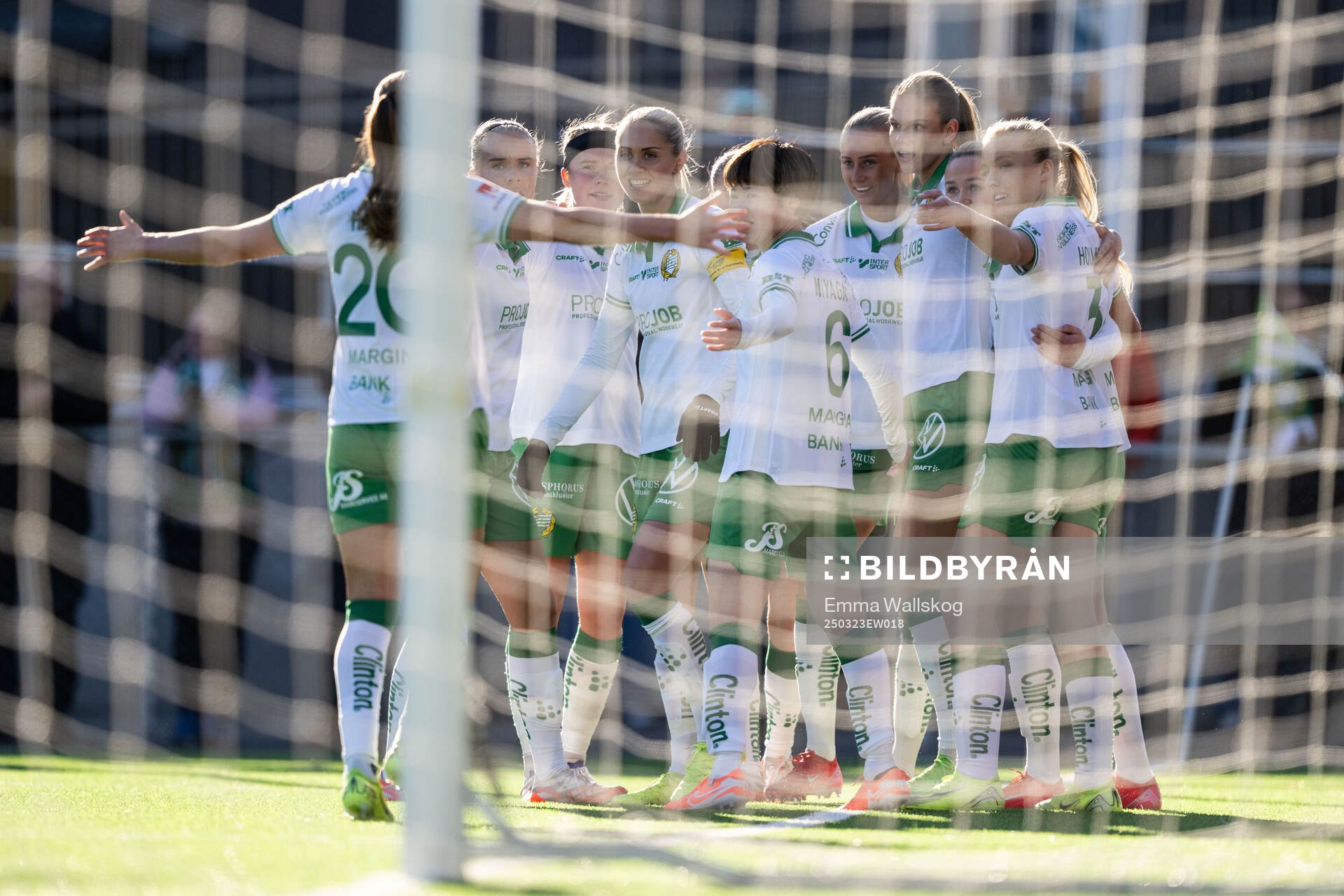 Hammarbys Ellen Wangerheim jublar efter 1-0 under fotbollsmatchen i Damallsvenskan mellan Hammarby och Växjö DFF den 23 mars 2025 i Stockholm.