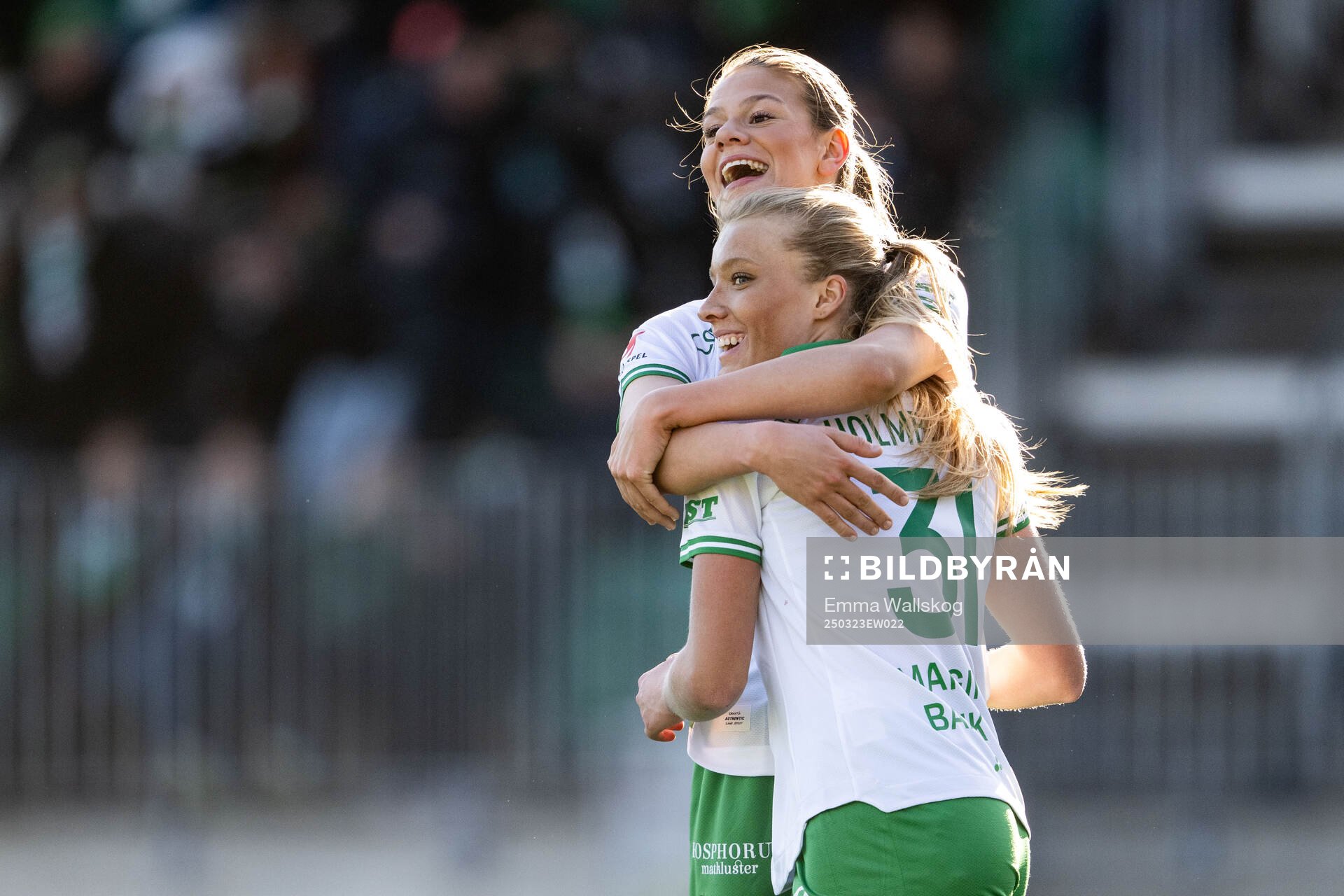 Hammarbys Smilla Holmberg jublar med Bella Andersson