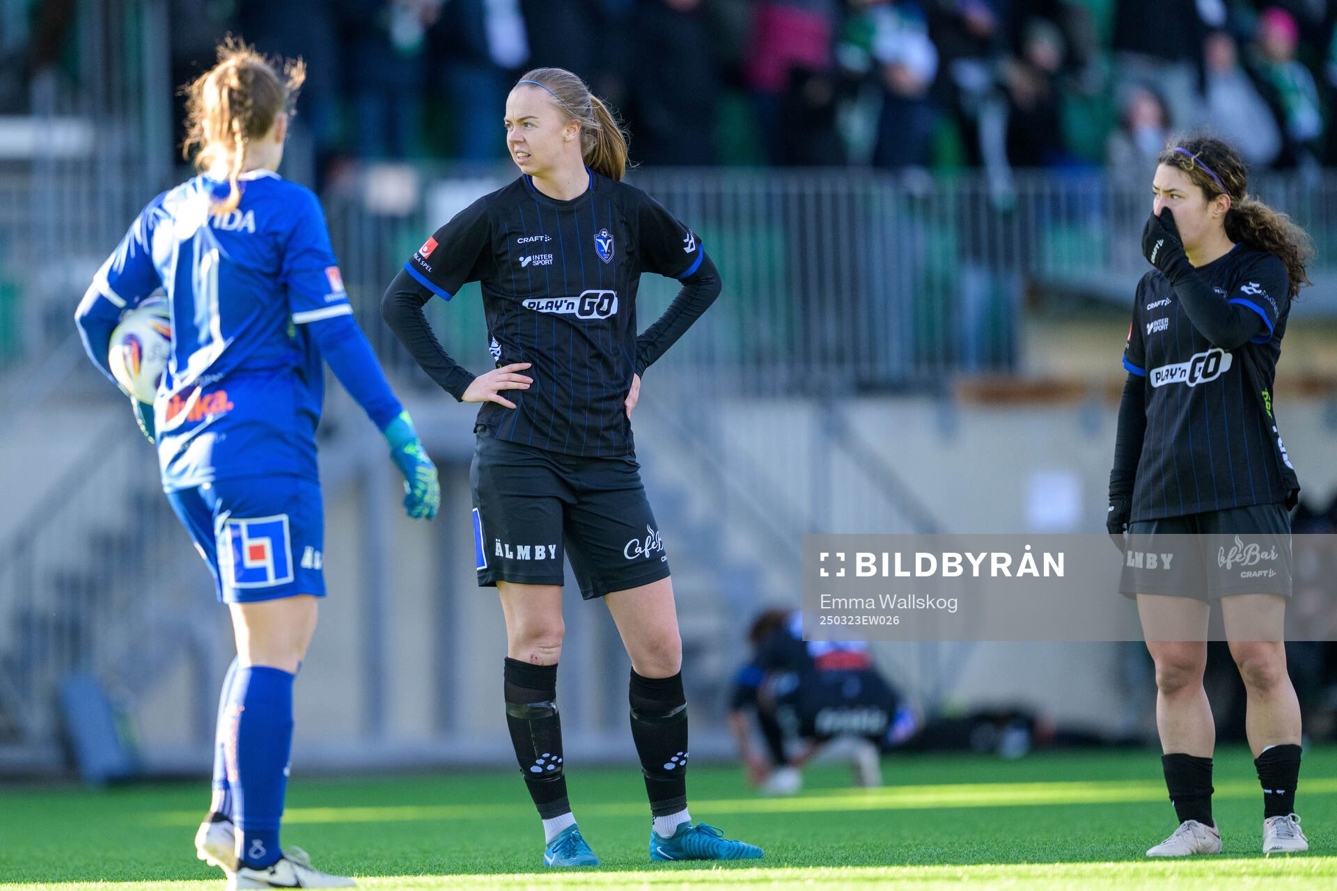 Växjö DFFs Elin Nilsson och Chloe Minas deppar