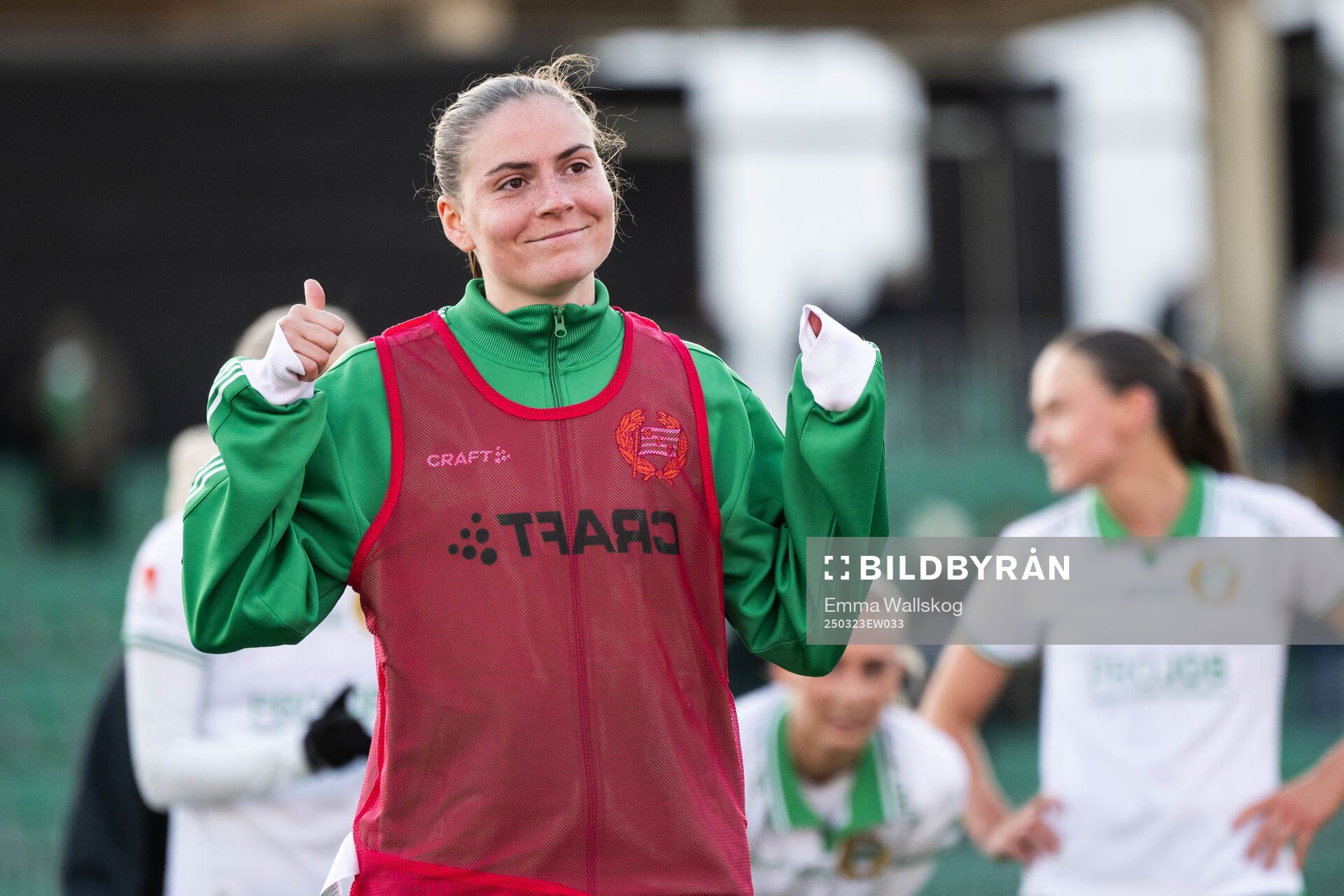 Hammarbys Smilla Vallotto jublar efter fotbollsmatchen i Damallsvenskan mellan Hammarby och Växjö DFF den 23 mars 2025 i Stockholm. 