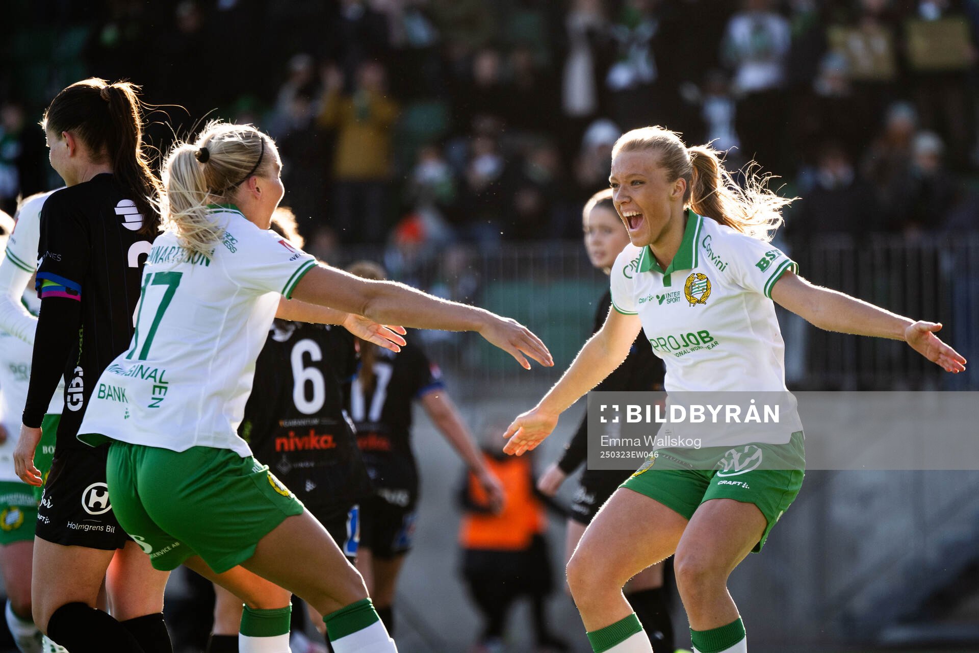 Hammarbys Smilla Holmberg jublar med Stina Lennartsson