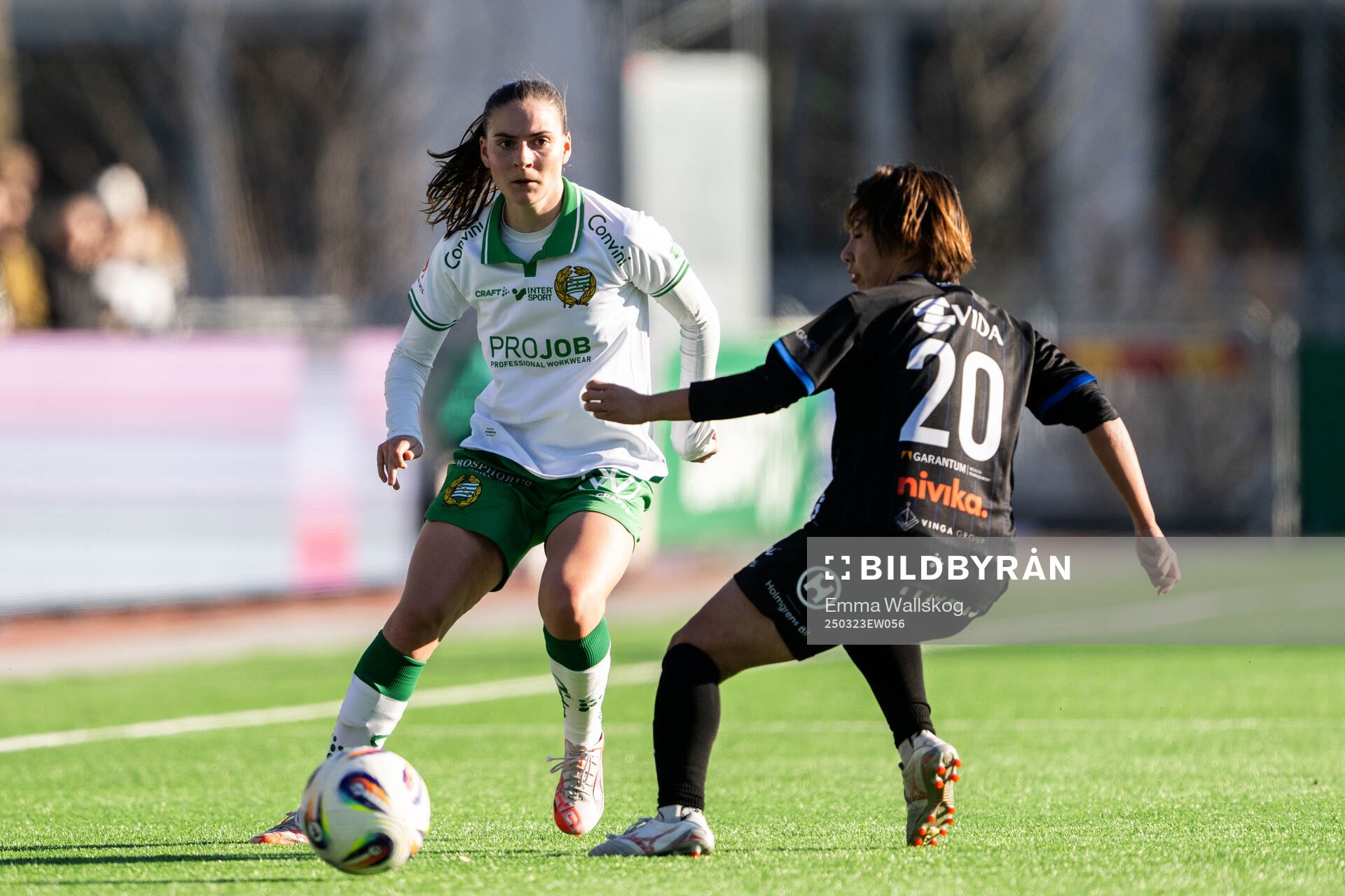 Hammarbys Smilla Vallotto och Växjö DFFs Miho Kamogawa
