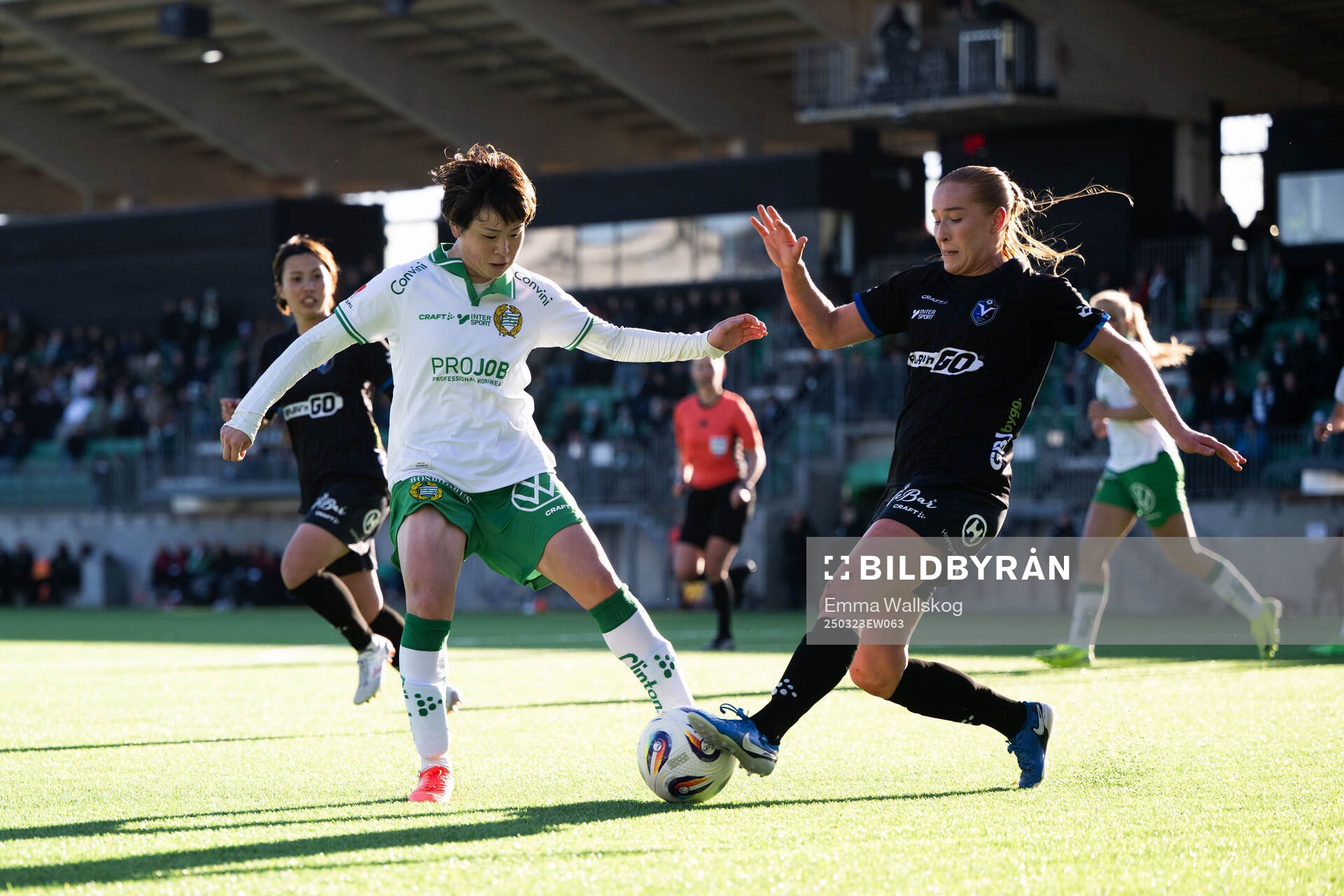 Hammarbys Asato Miyagawa och Växjö DFFs Tilde Johansson