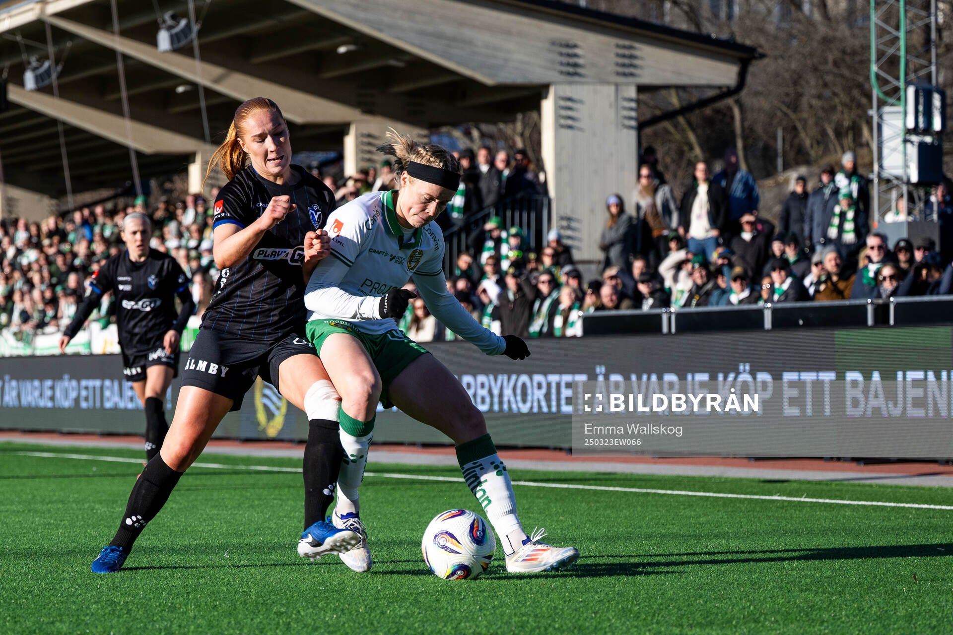 Växjö DFFs Tilde Johansson och Hammarbys Julie Blakstad