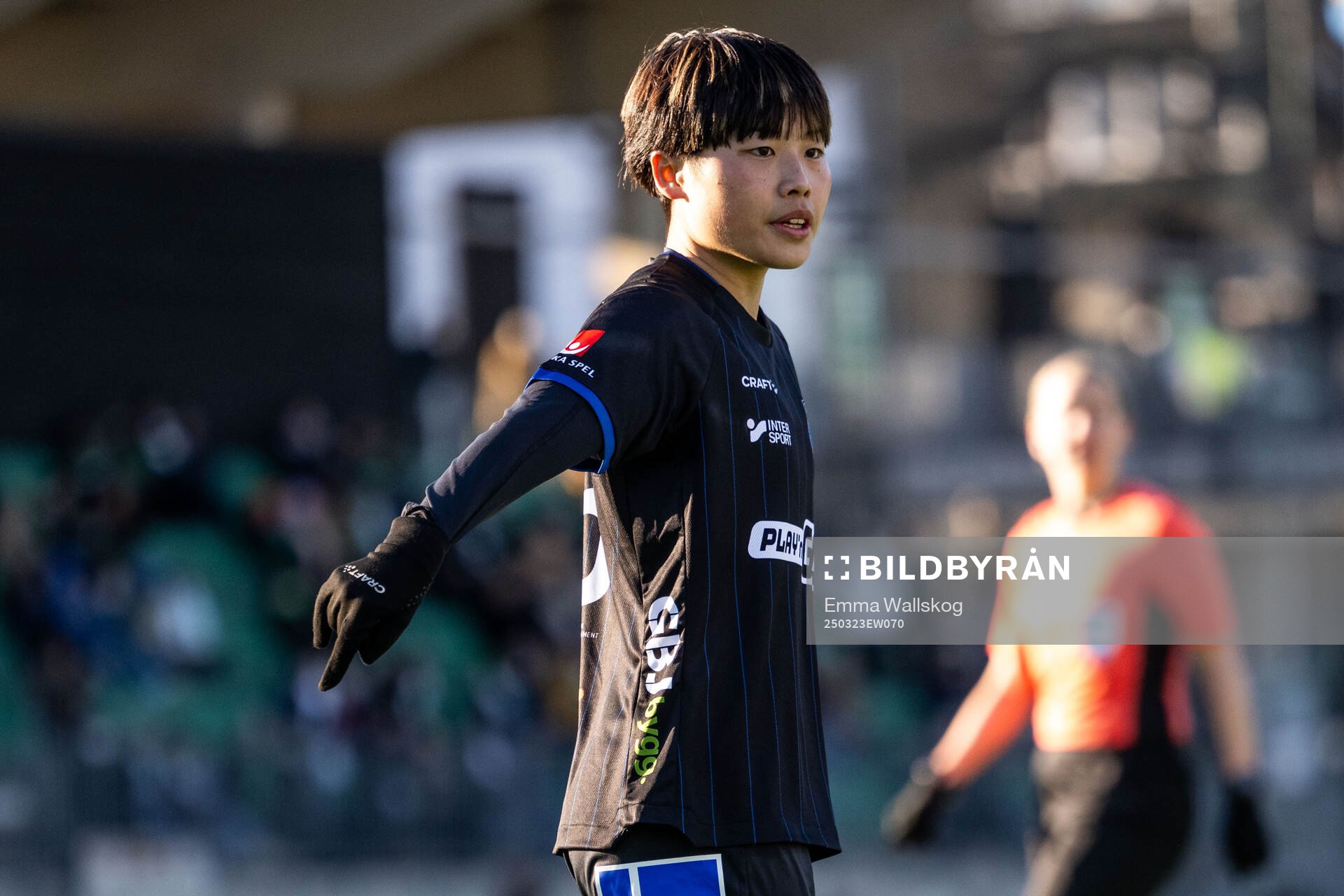 Växjö DFFs Suzu Amano under fotbollsmatchen i Damallsvenskan mellan Hammarby och Växjö DFF den 23 mars 2025 i Stockholm. 
