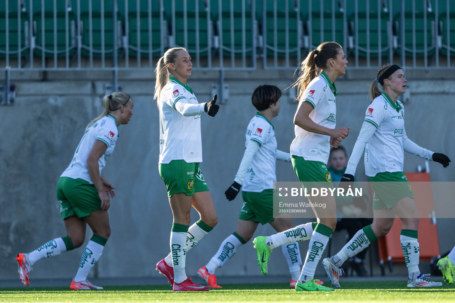 Hammarbys Ellen Wangerheim jublar efter 4-1 under fotbollsmatchen i Damallsvenskan mellan Hammarby och Växjö DFF den 23 mars 2025 i Stockholm.