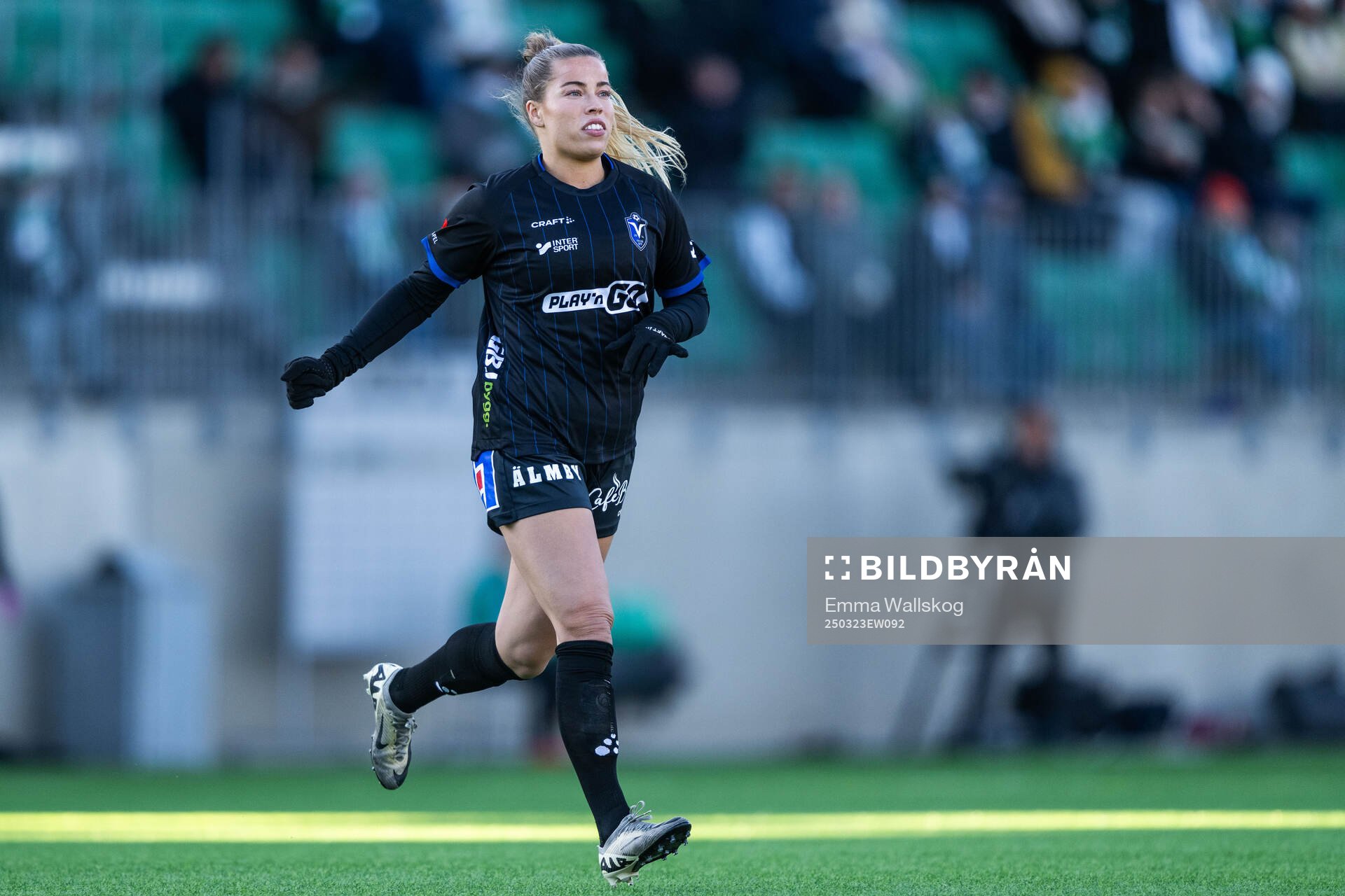 Växjö DFFs Mimmi Nurmela under fotbollsmatchen i Damallsvenskan mellan Hammarby och Växjö DFF den 23 mars 2025 i Stockholm. 