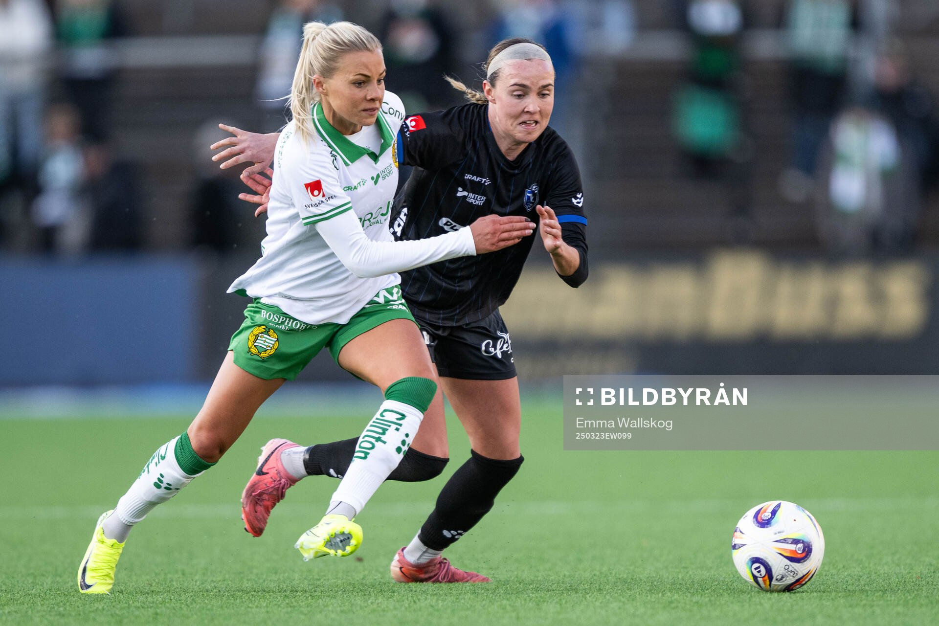 Hammarbys Lotta Ökvist och Växjö DFFs Larkin Russel