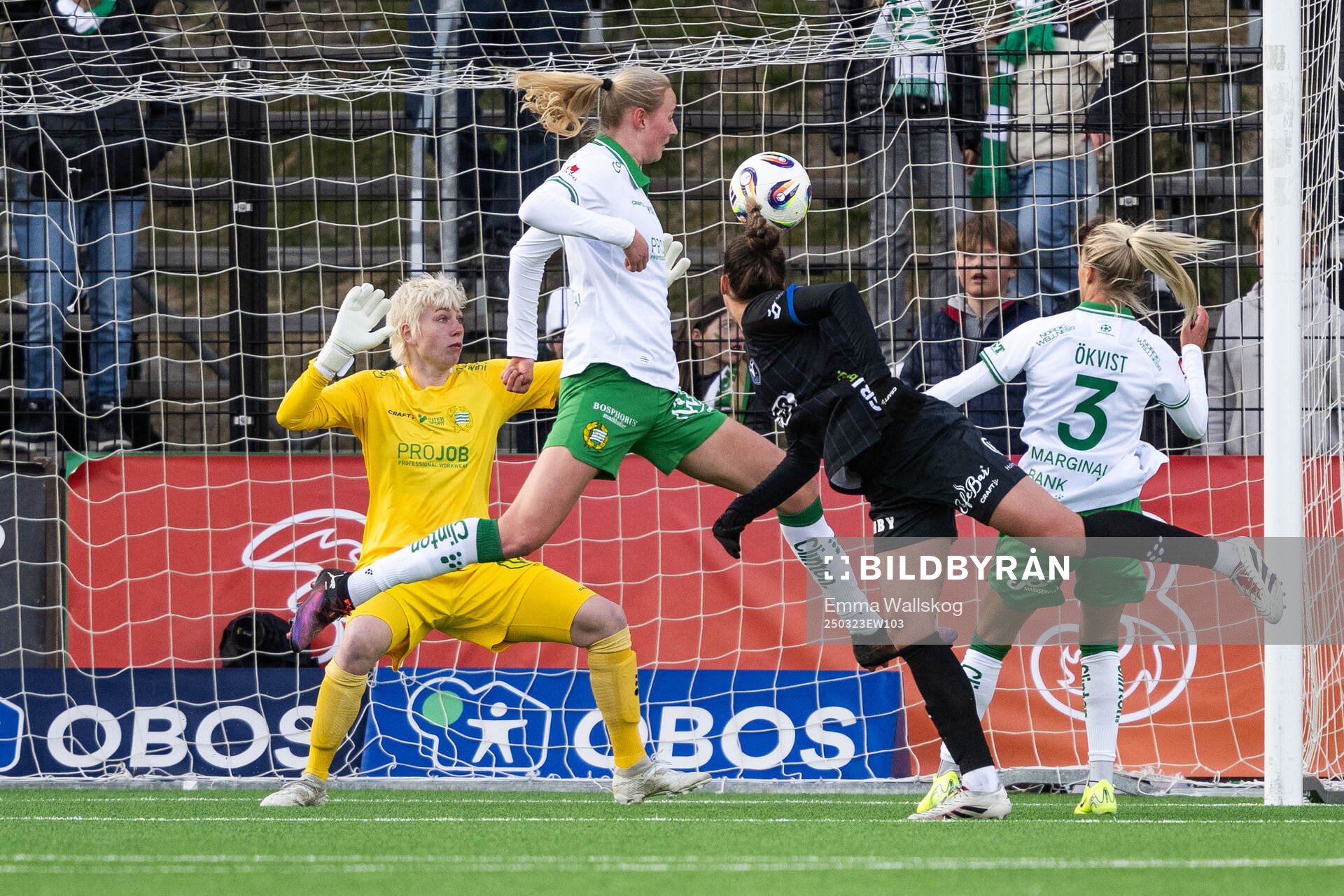 Växjö DFFs Bryndis Arna Nielsdottir mot Hammarbys