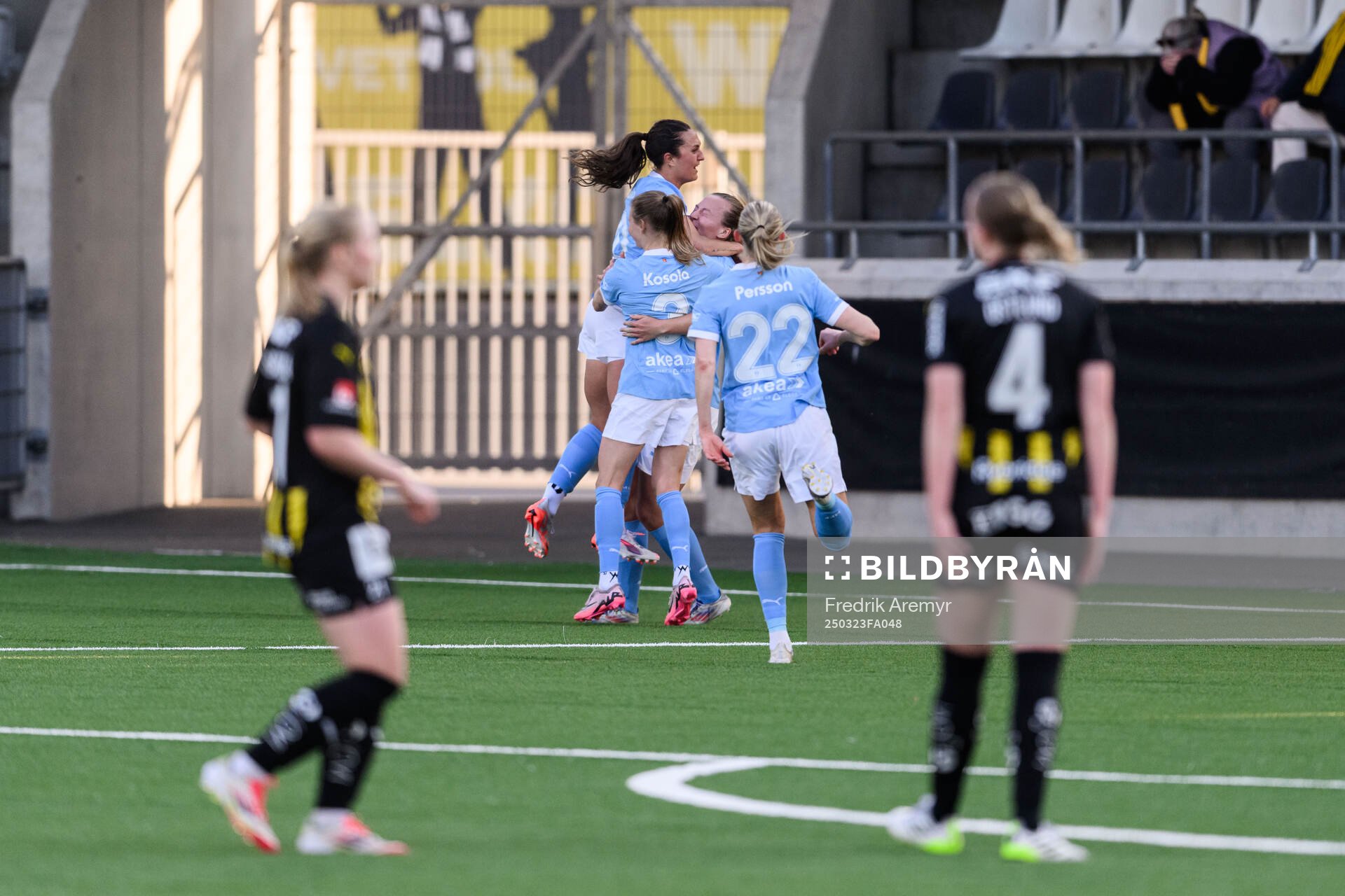 Malmös Sara Kanutte Fornes jublar med lagkamrater