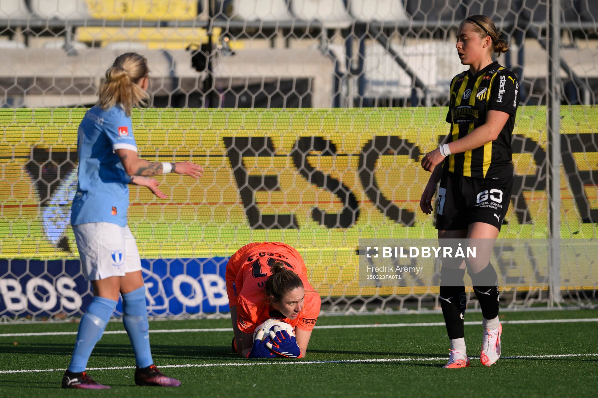 Malmös målvakt Moa Öhman och Häckens Paulina Nyström