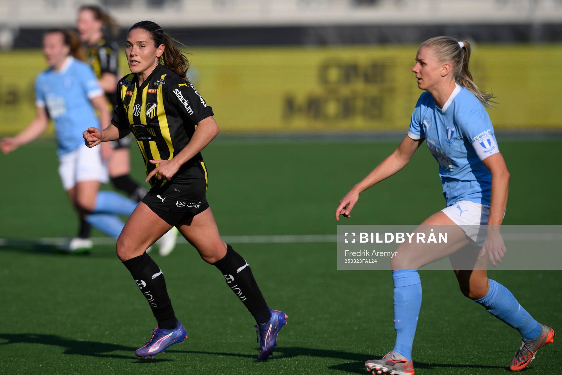 Häckens Carly Wickenheiser  och Malmös Nellie Lilja