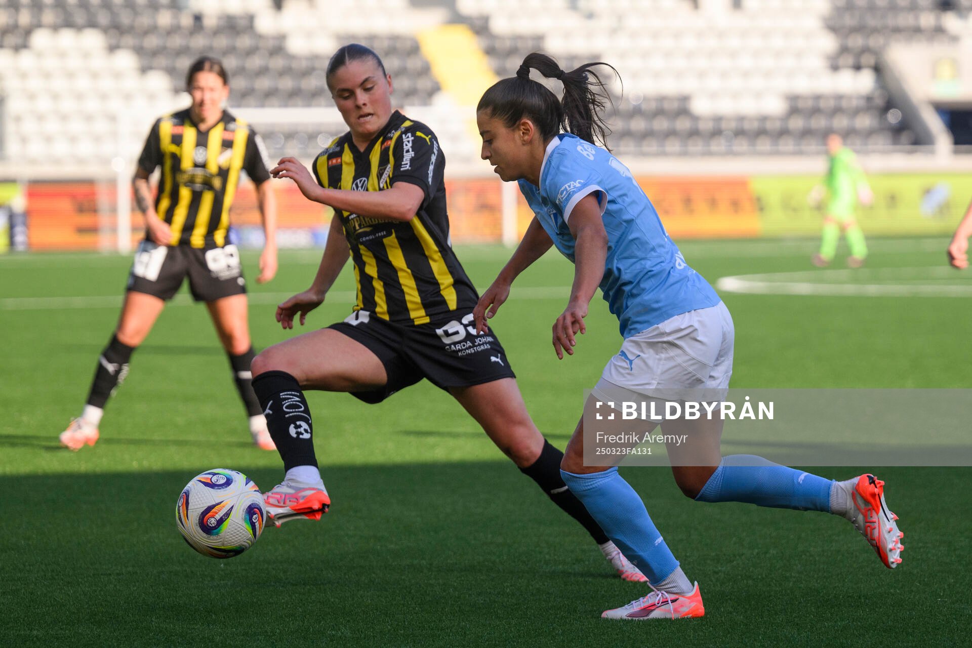 Häckens Hanna Wijk och Malmös Inés Belloumou