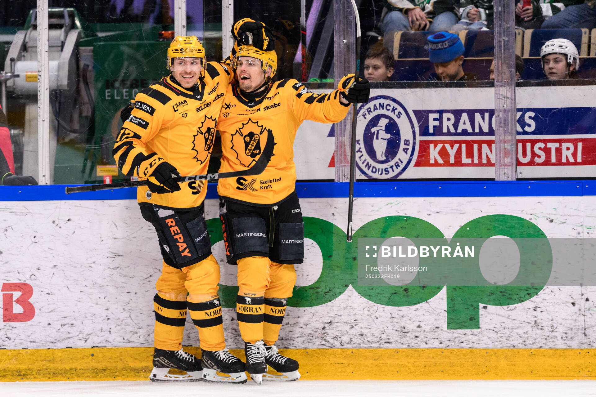 Skellefteås Pär Lindholm och Andreas Johnson jublar