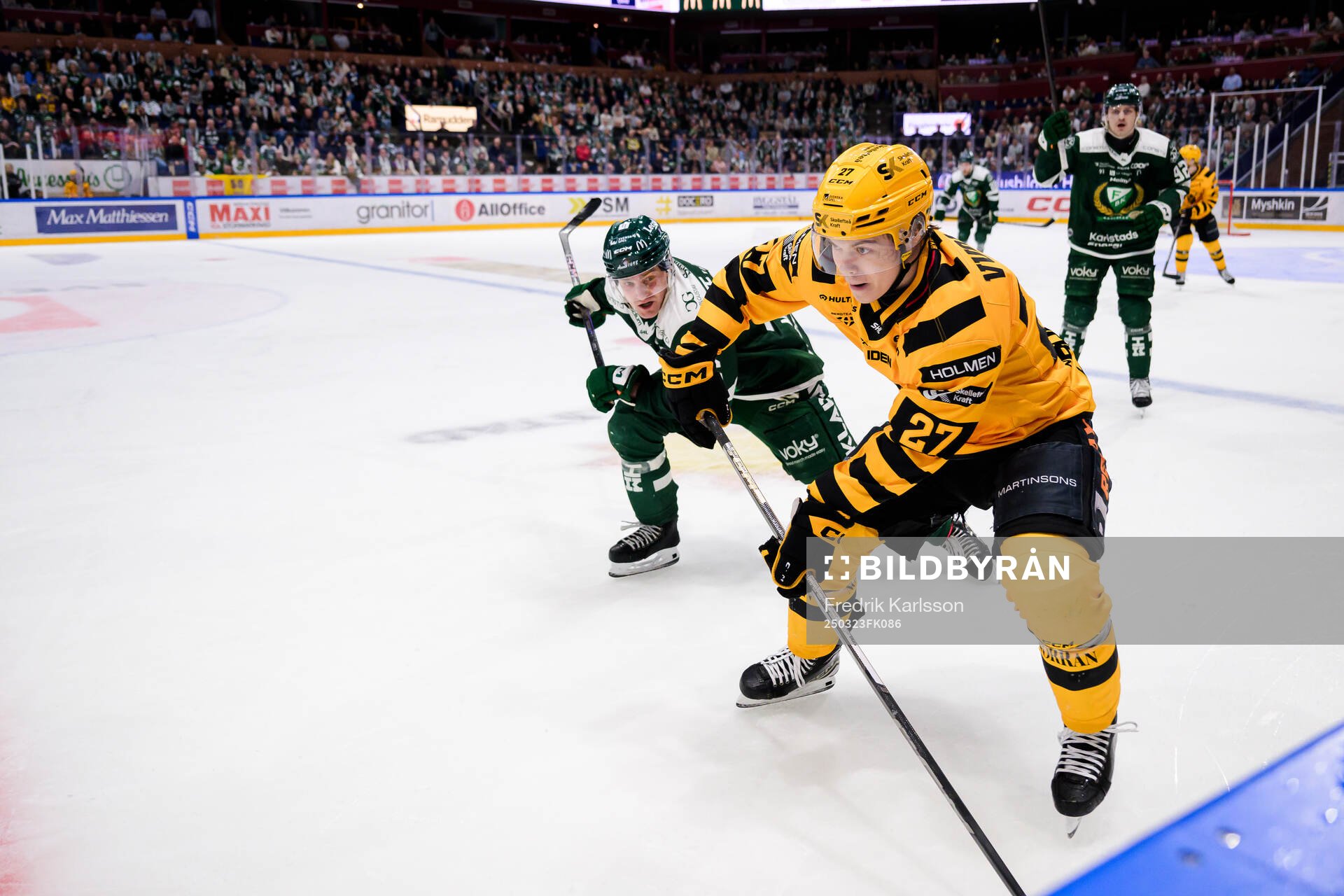 Färjestads Joel Nyström och Skellefteås Oskar Vuollet