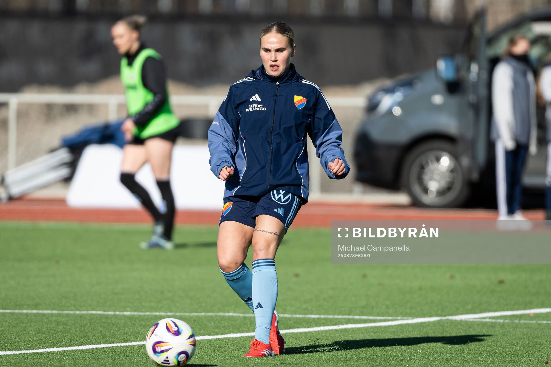 Djurgårdens Nanne Ruuskanen under uppvärmningen innan fotbollsmatchen i Damallsvenskan mellan Djurgården och Kristianstad den 23 mars 2025 i Stockholm.