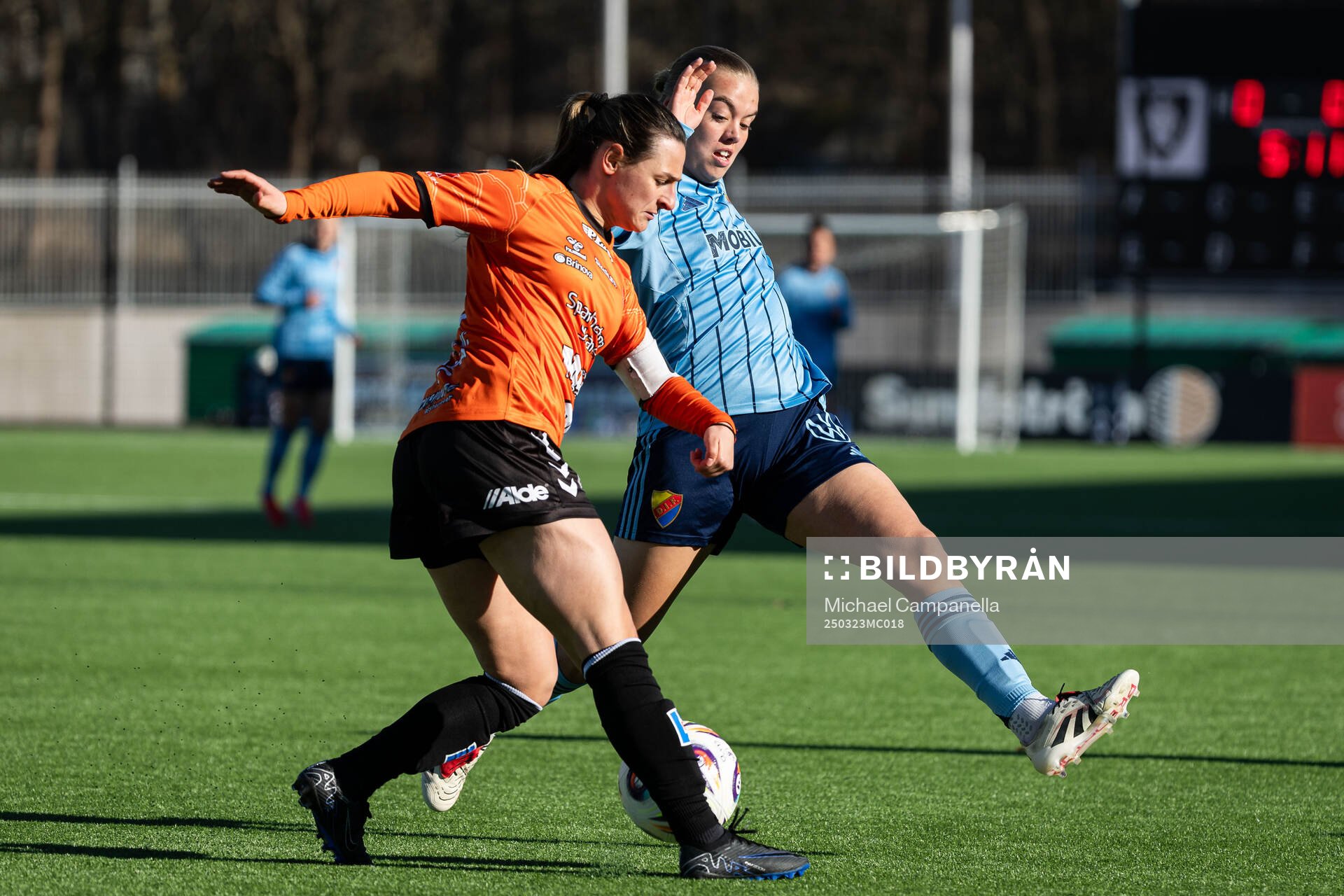Kristianstads Emma Petrovic och Djurgårdens Elin Westlund