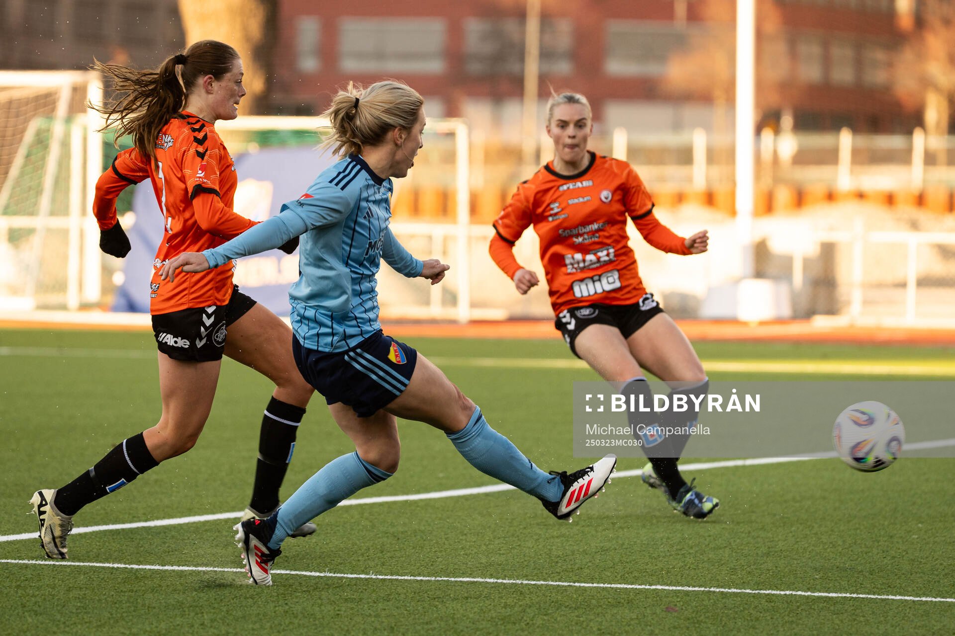 Djurgårdens Mimmi Larsson och Kristianstads Sofia Reidy