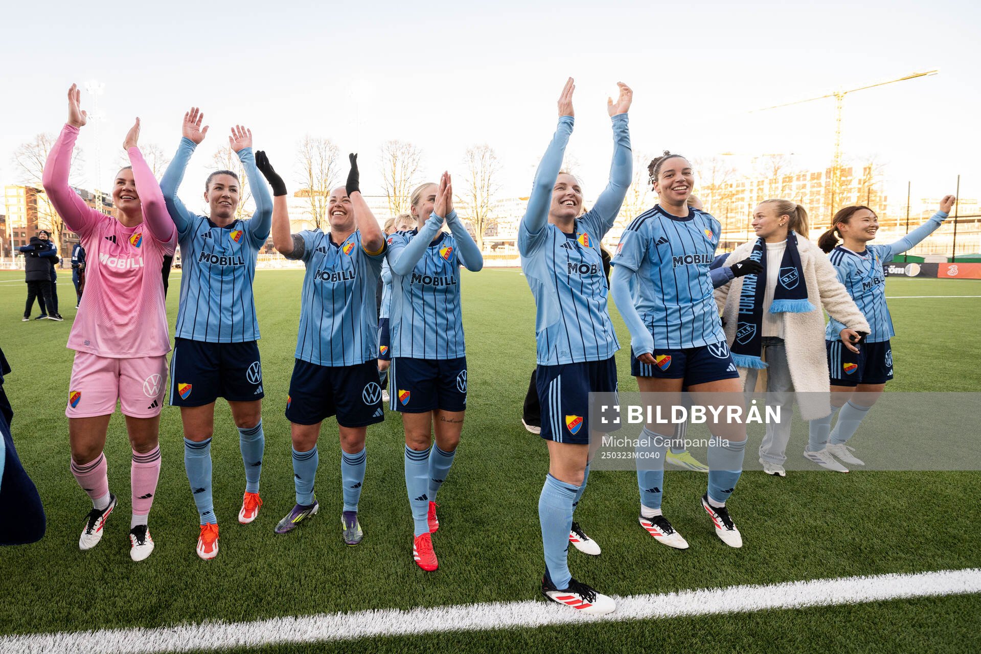 Djurgårdens spelare tackar publiken
