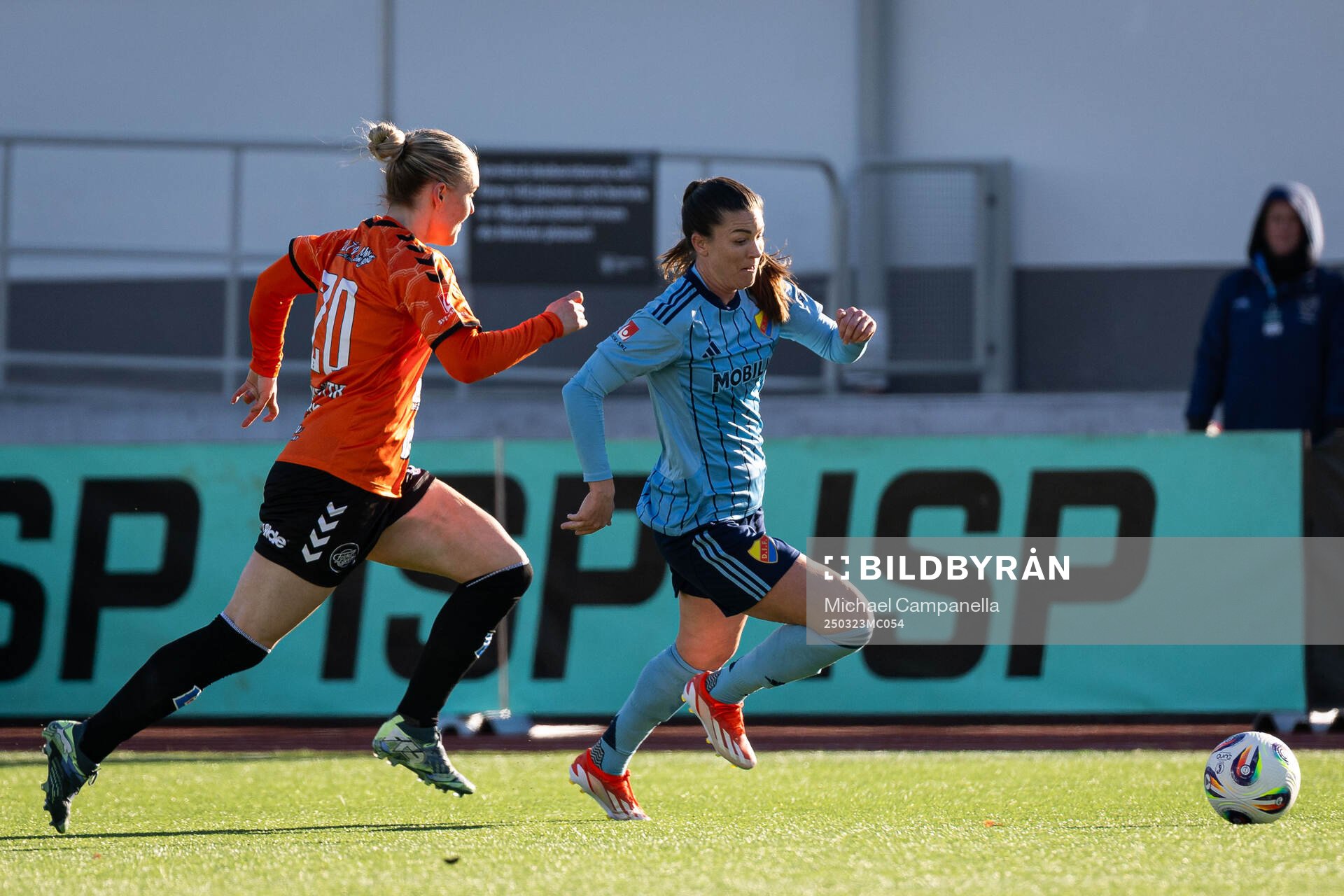 Kristianstads Gudny Árnadottir och Djurgårdens Pauline
