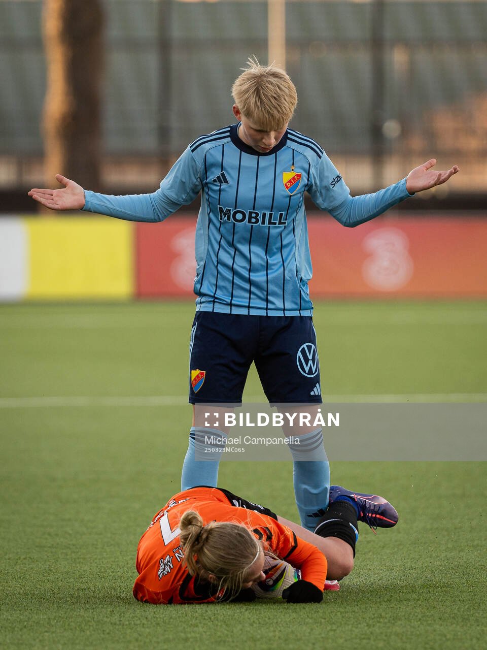 Djurgårdens Olivia Ulenius och Kristianstads Katla
