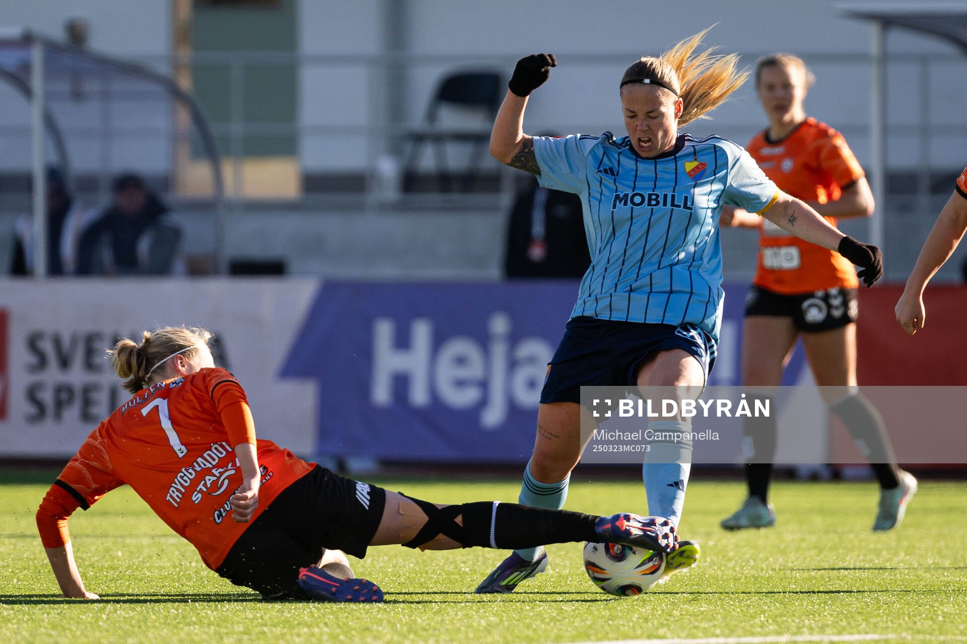 Kristianstads Katla Tryggvadottir och Djurgårdens Therese