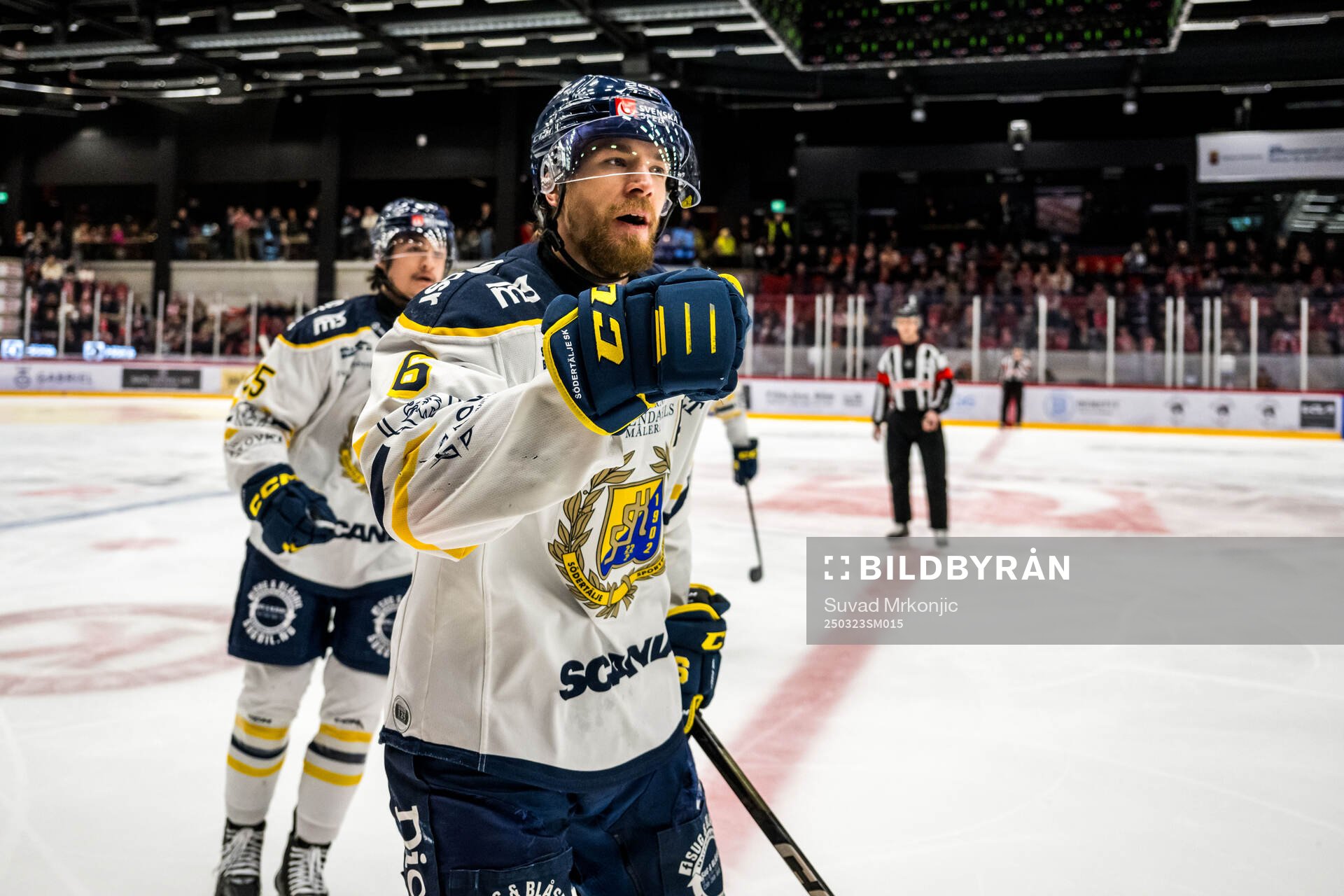 Södertäljes Olli Vainio jublar