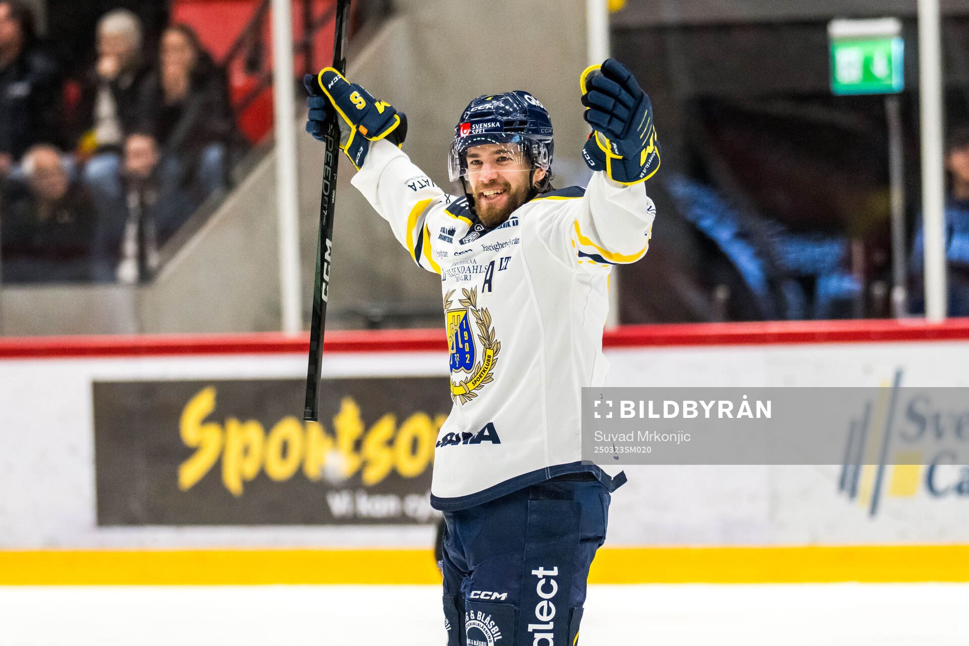 Södertäljes Olli Vainio jublar