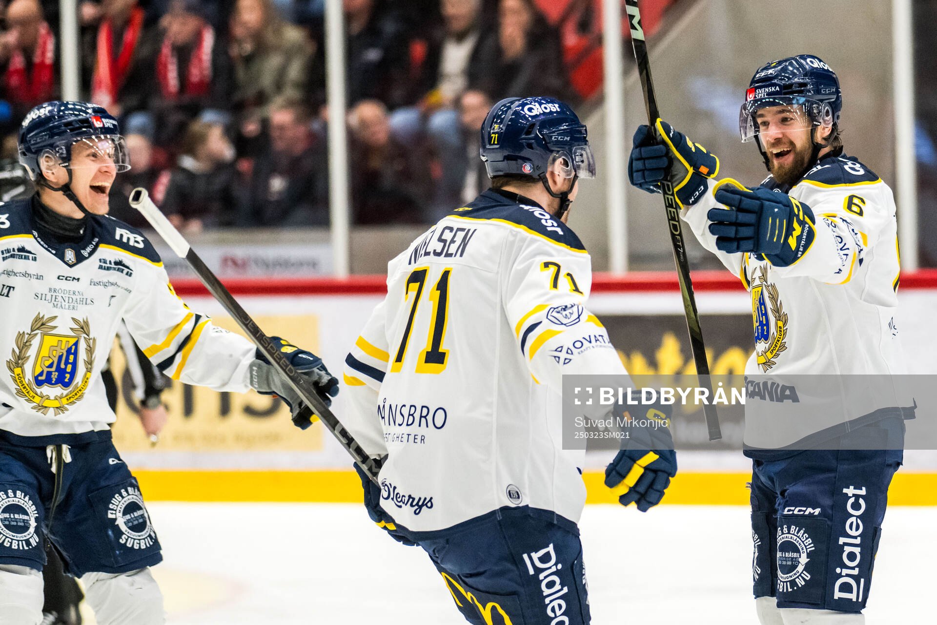 Södertäljes Olli Vainio jublar
