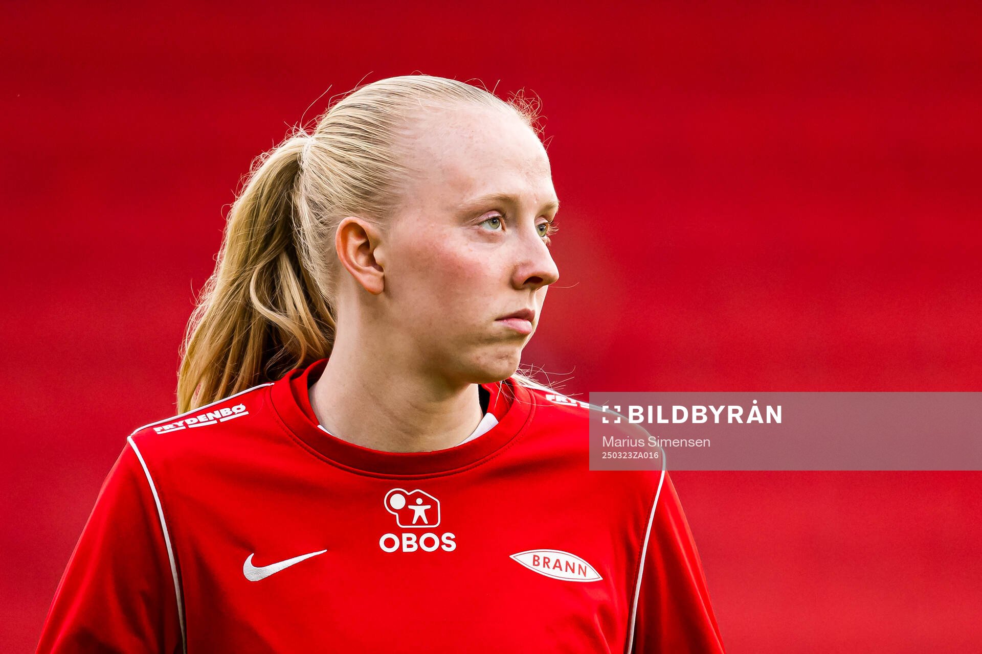 Tomine Svendheim of Brann warms up