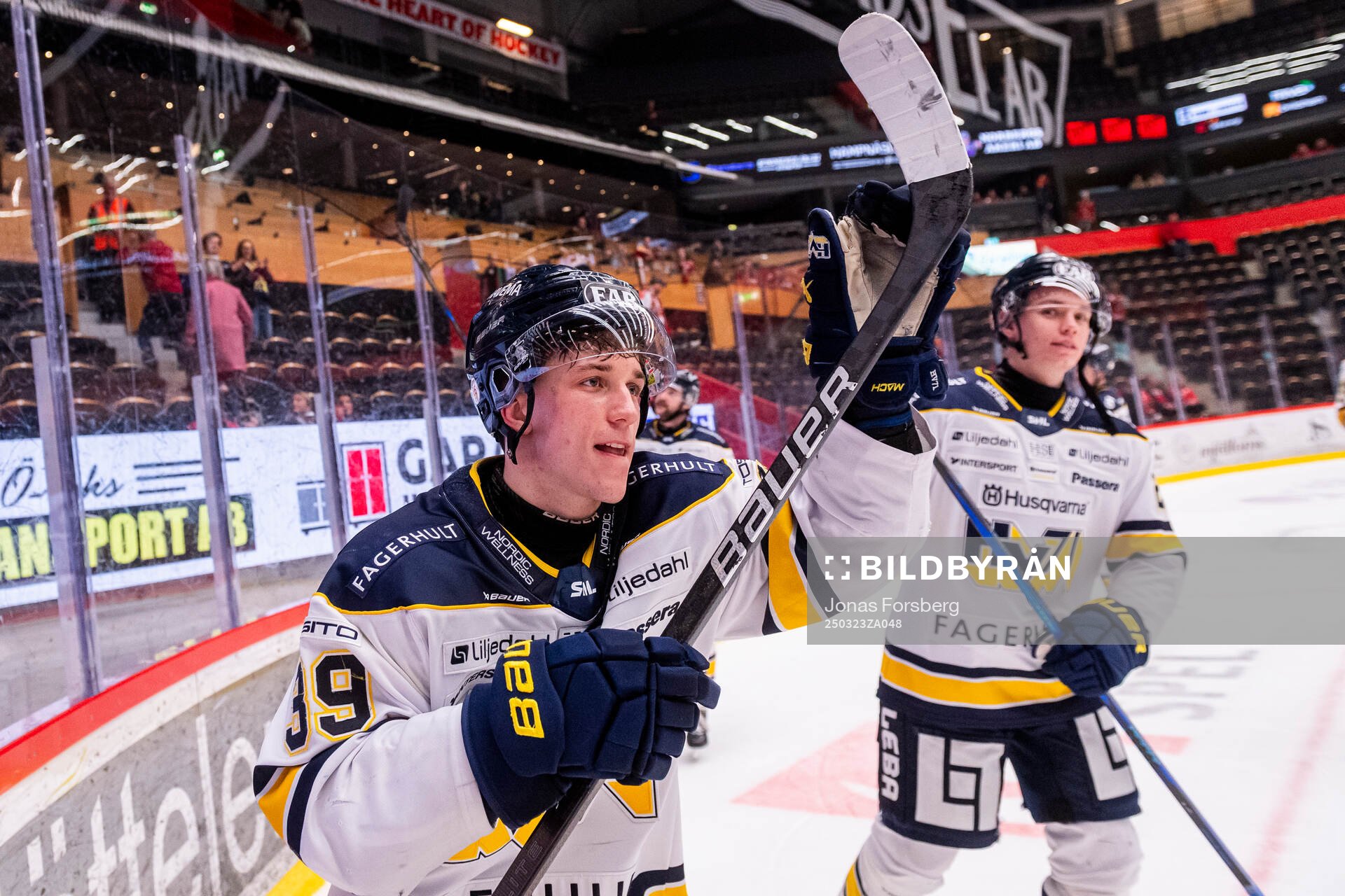 HV71s Jamiro Reber jublar
