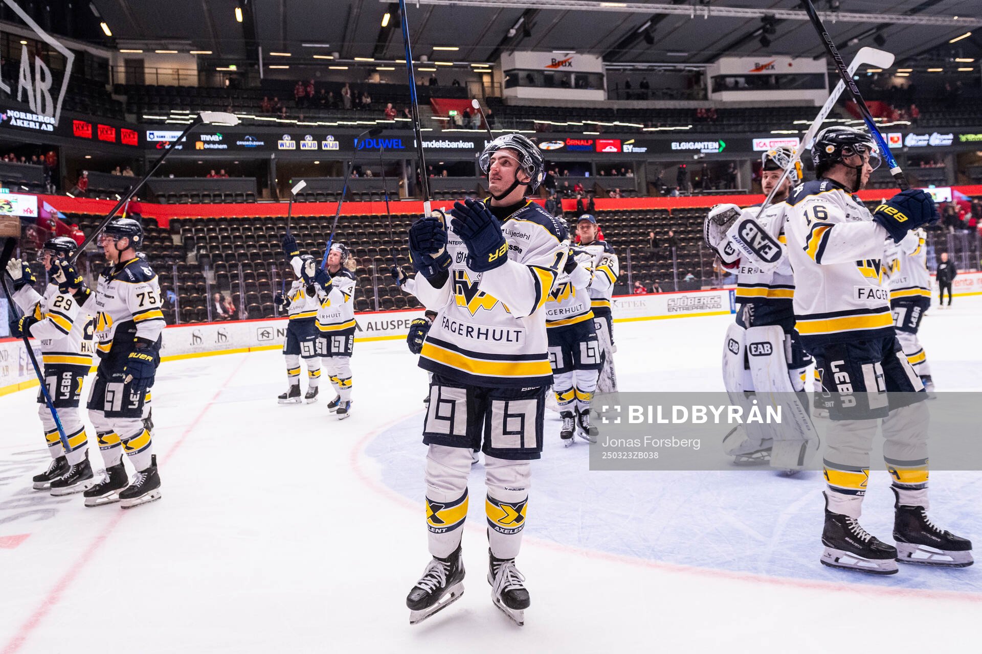 HV71s spelare jublar