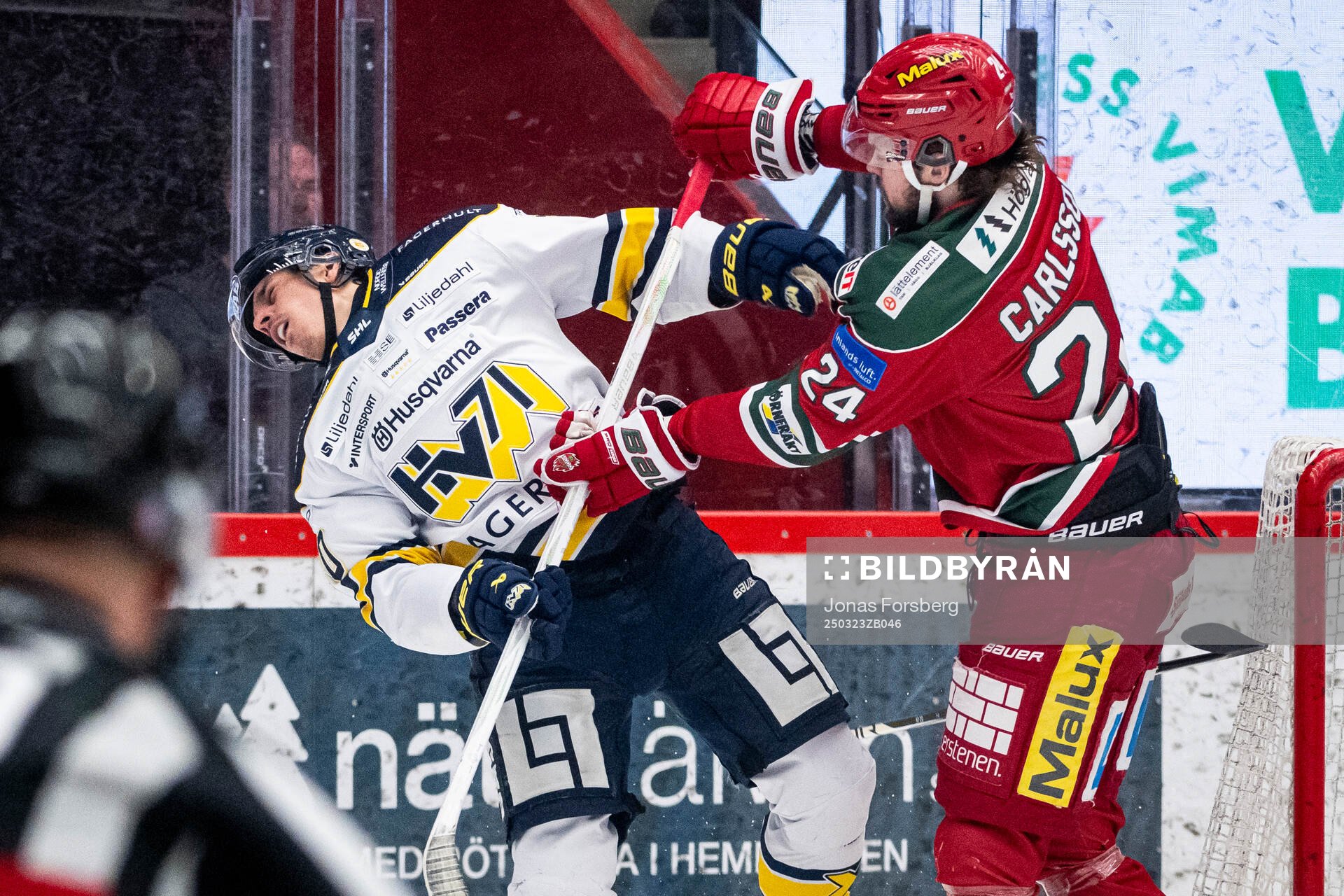 HV71s Andre Petersson och Modos Måns Carlsson