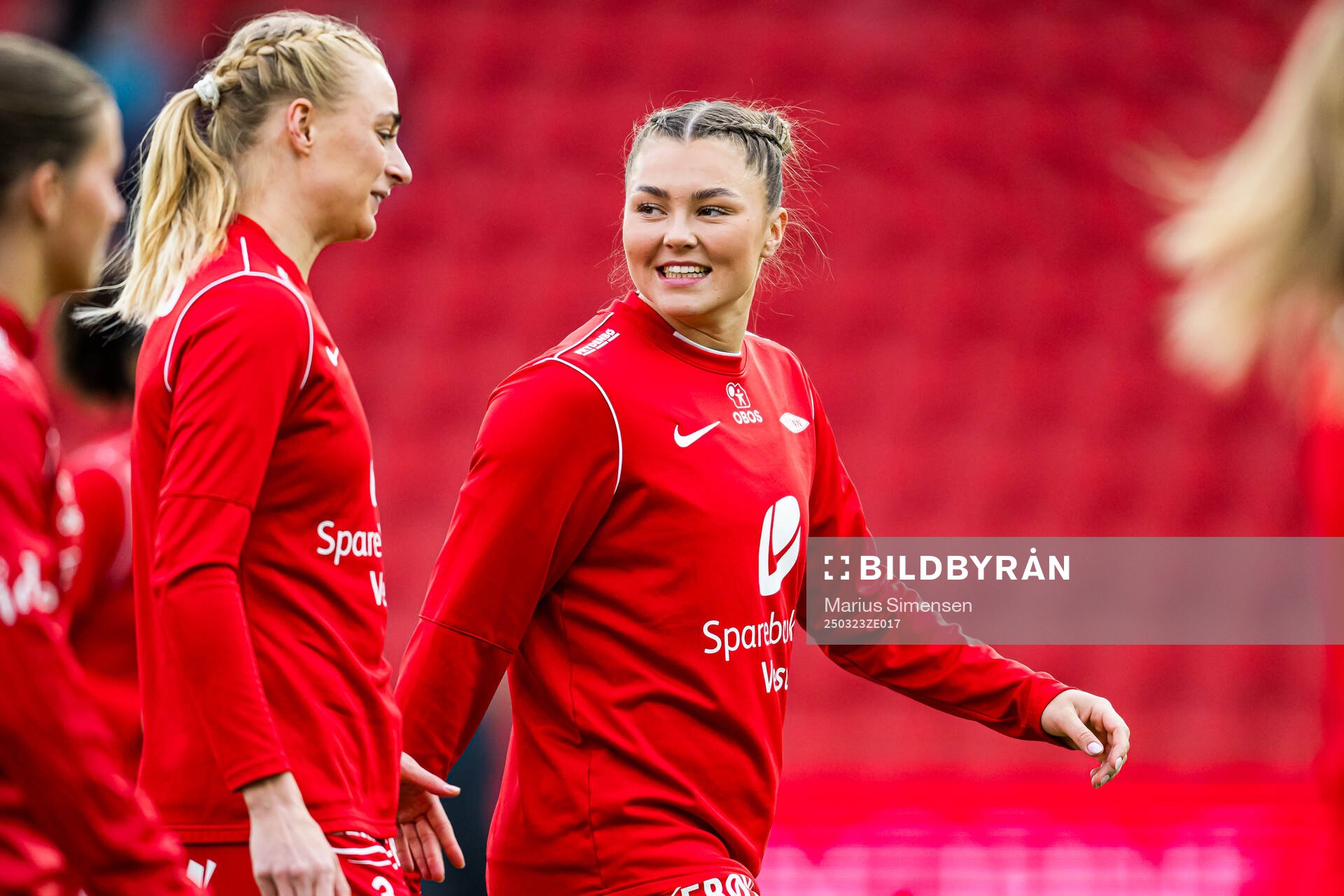 Anna Nerland Aahjem of Brann warms up