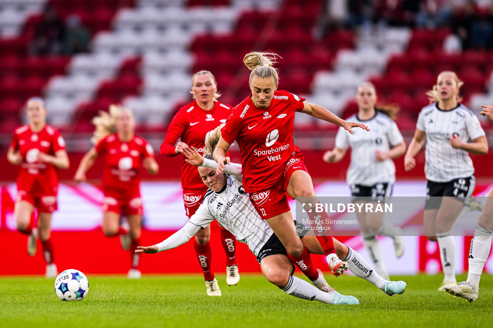 Agnes Birgitta Nyberg of Rosenborg and Lauren Alison Davidson of Brann during the Toppserien football match between Brann and Rosenborg on March 23, 2025 in Bergen.