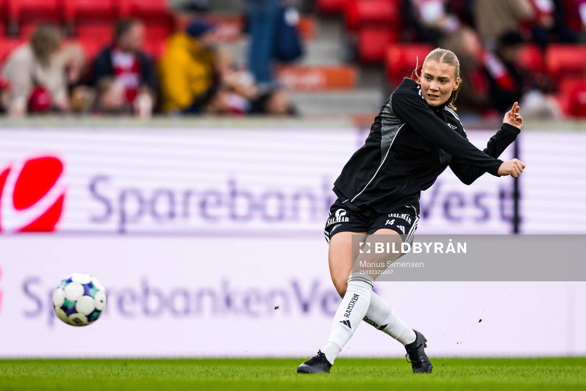 Oline Brekke Fuglem of Rosenborg warms up