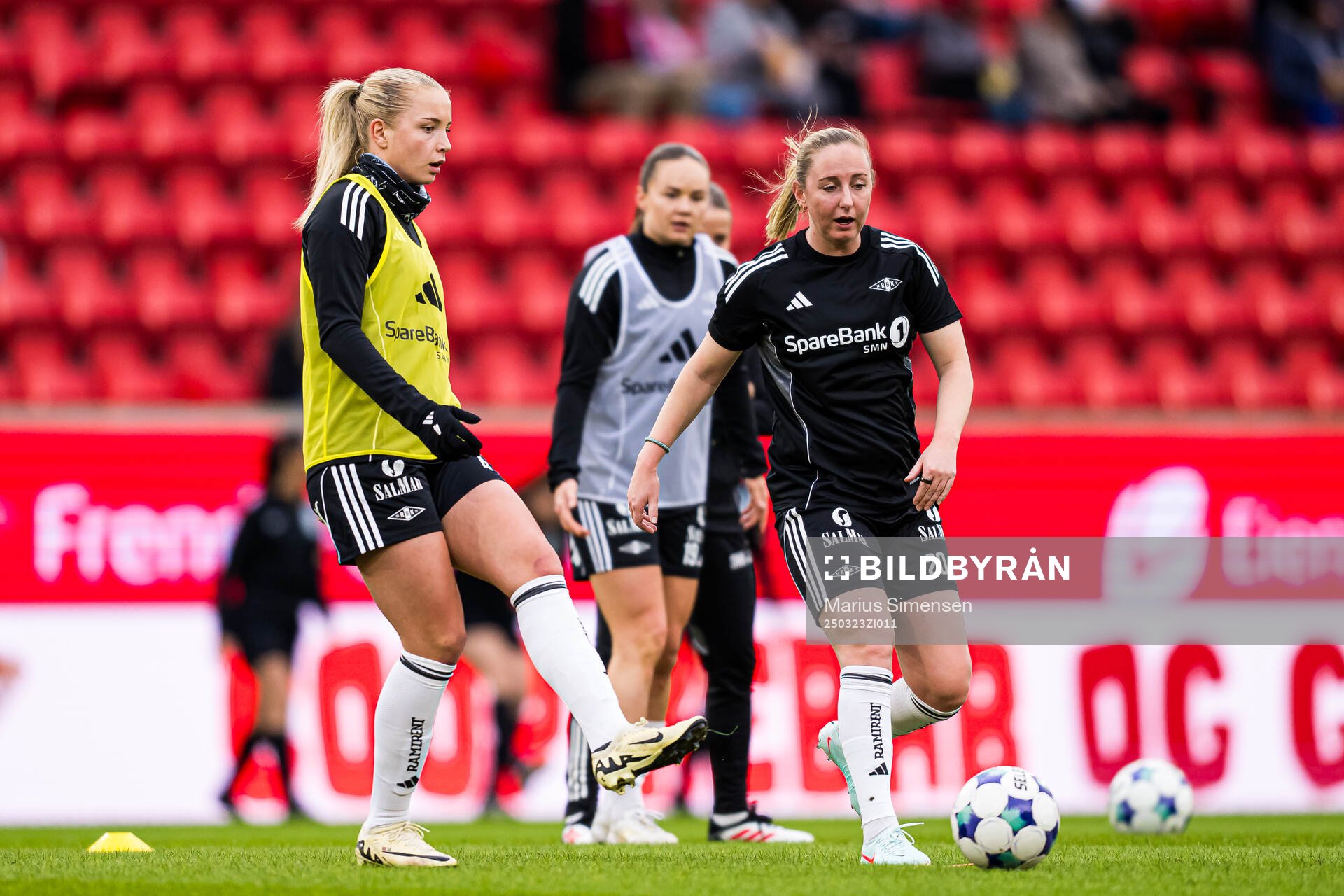 Synne Aunehaugen of Rosenborg warms up