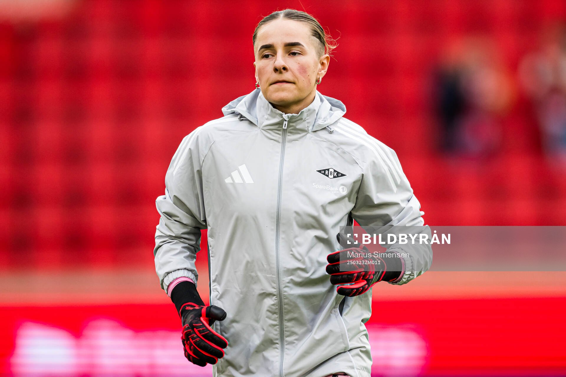 Rugile Maria Rulyte of Rosenborg warms up