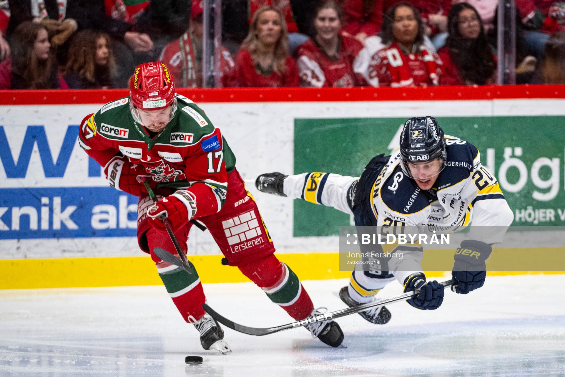 Modos Riley Woods och HV71s Andre Petersson