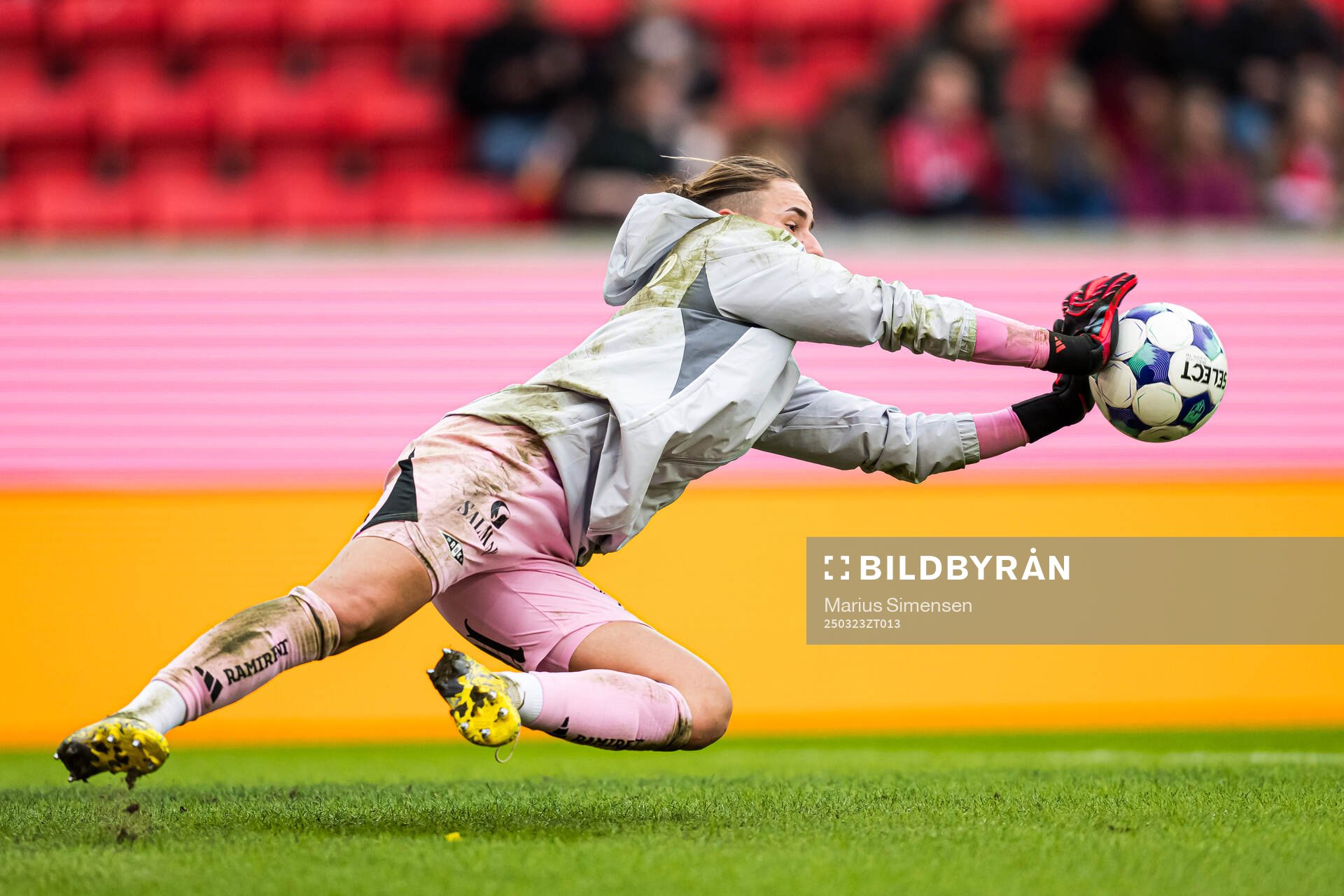 Rugile Maria Rulyte of Rosenborg warms up