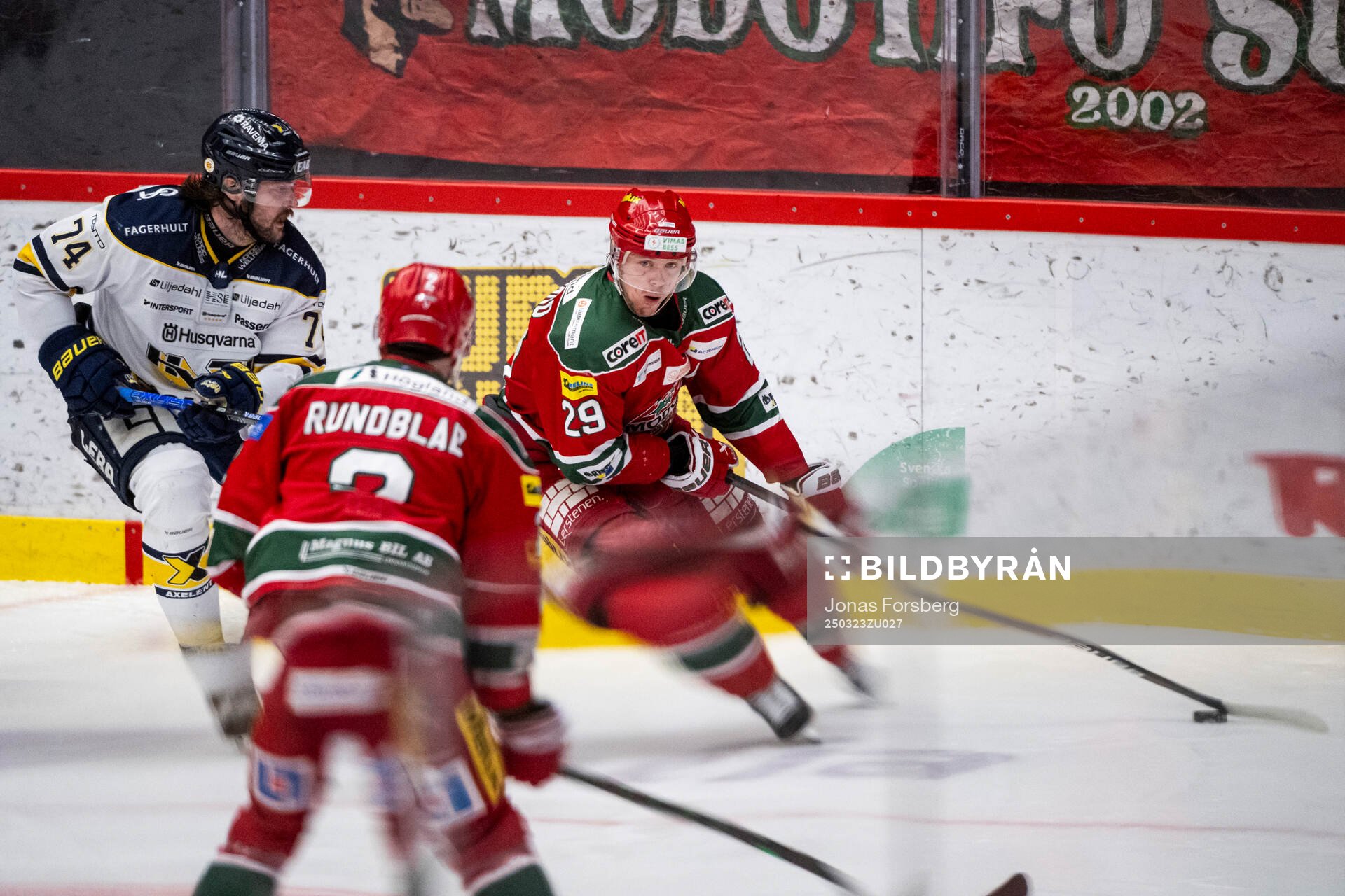 HV71s Sean Day och Modos Mikkel Aagaard