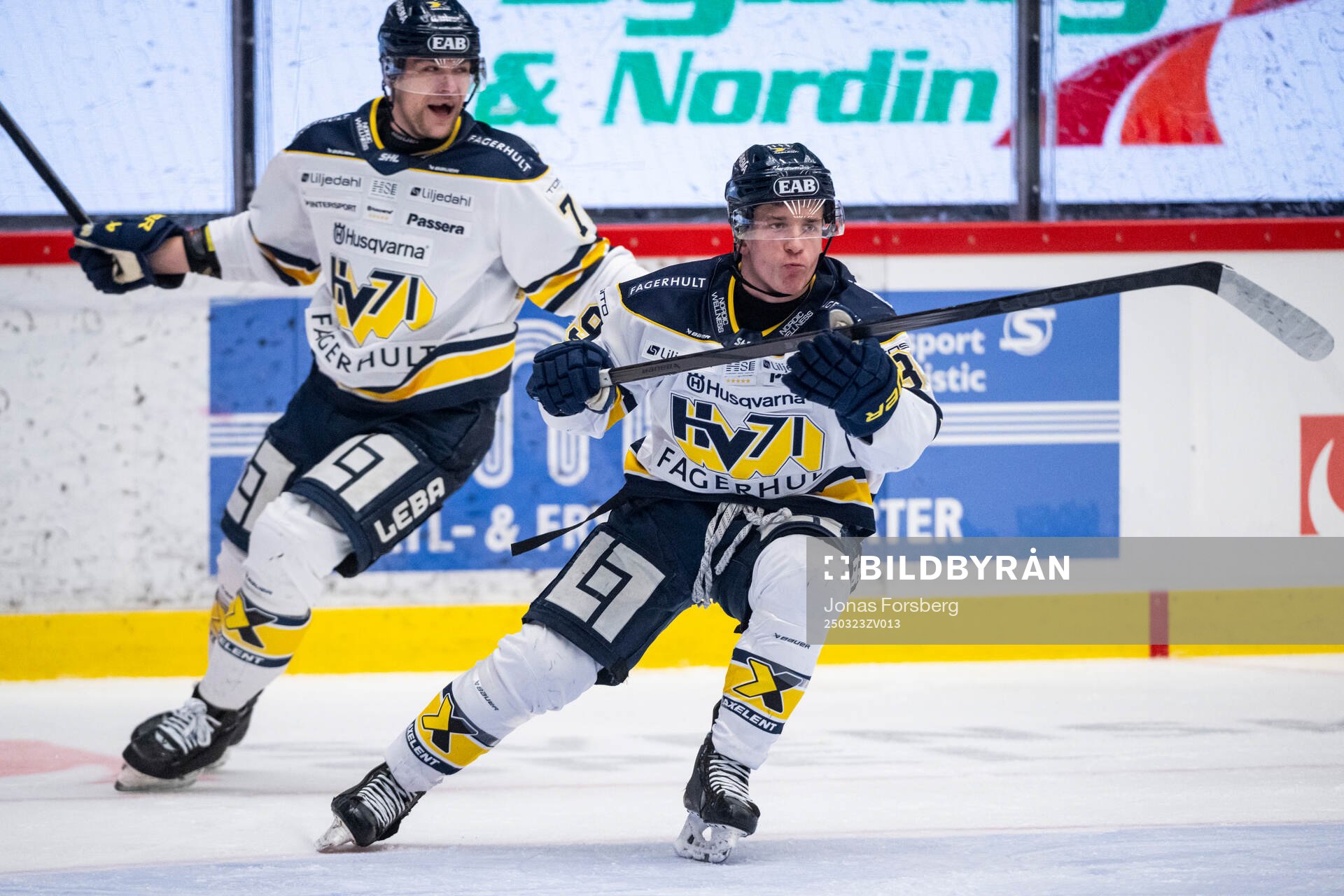 HV71s Jamiro Reber jublar