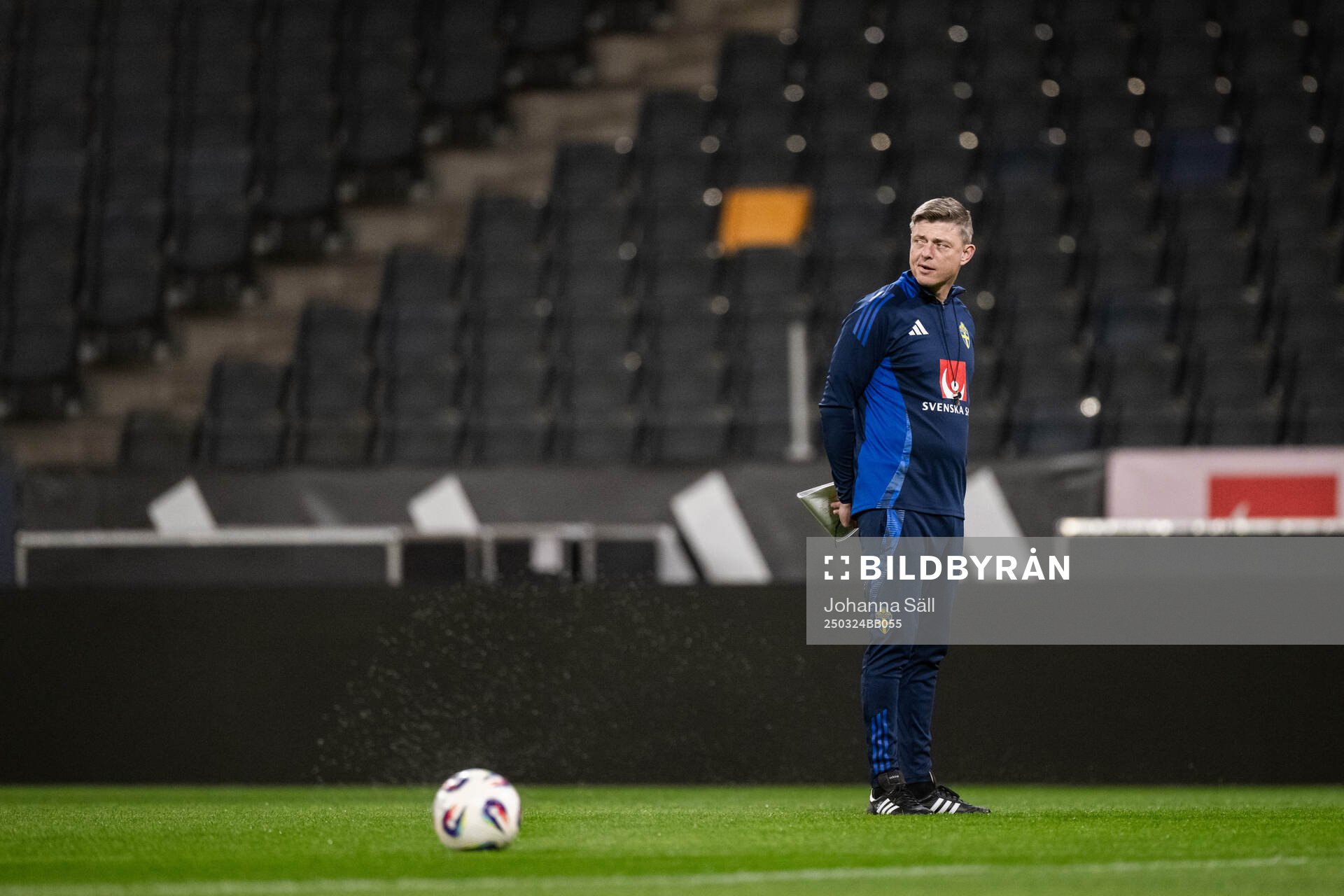 Head coach Jon Dahl Tomasson of the Swedish men's national